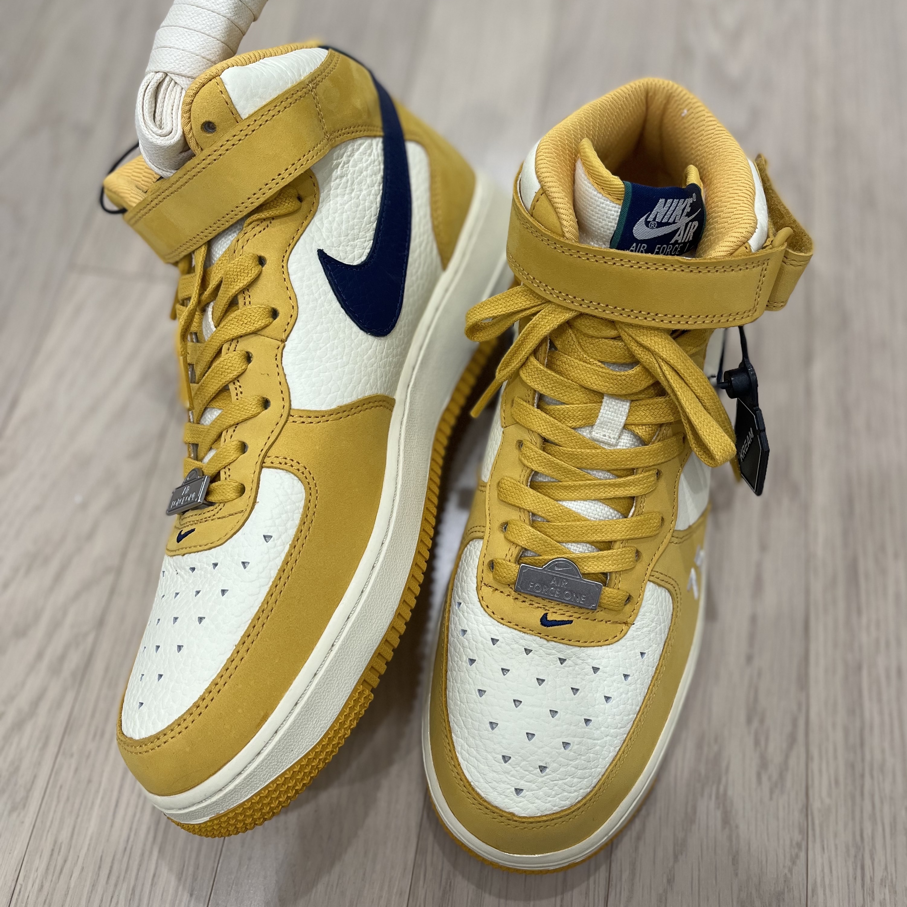 Nike Air Force 1 Mid Paris 착용 스타일 - 1