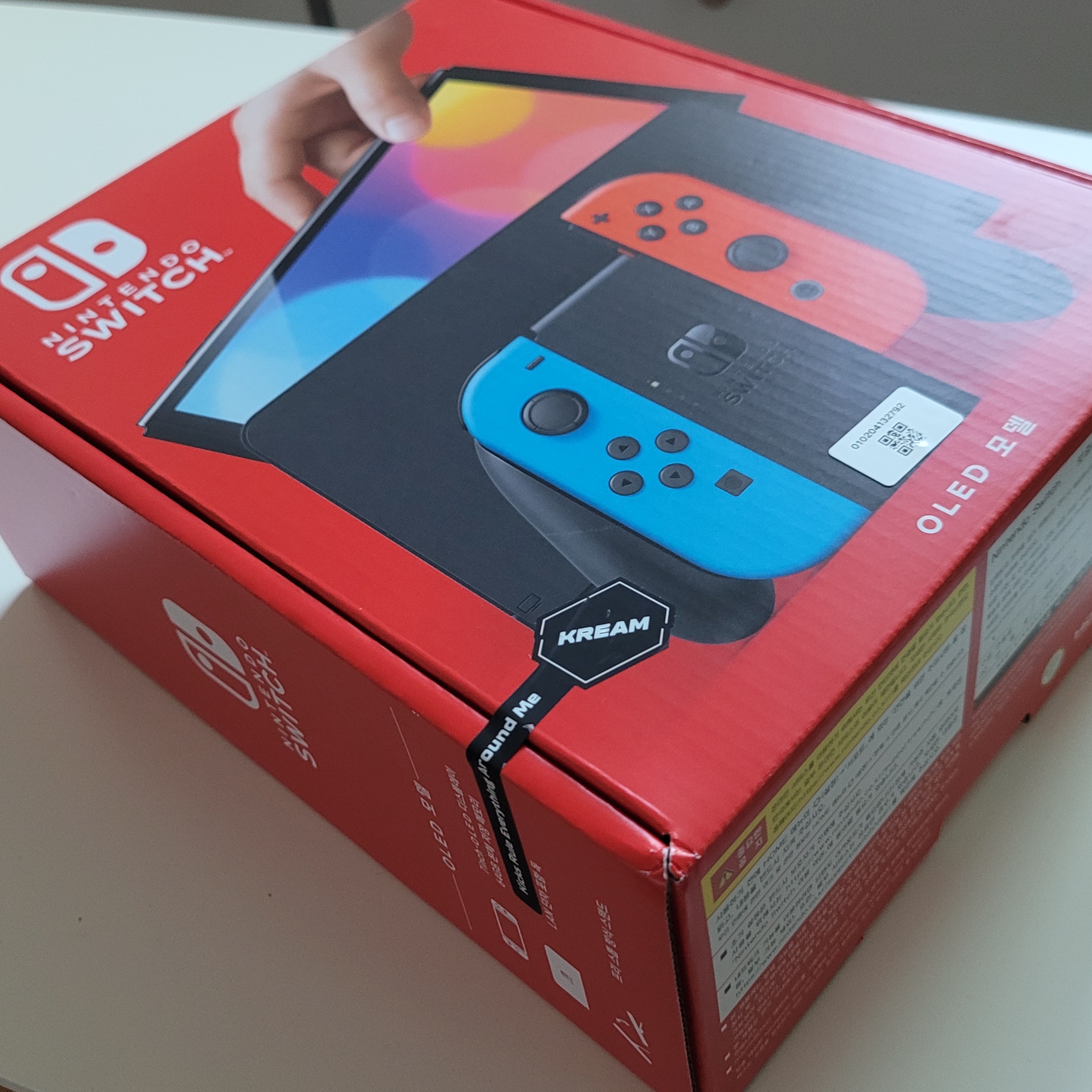 Nintendo Switch OLED Neon Blue Neon Red (Korean Ver.) 착용 스타일