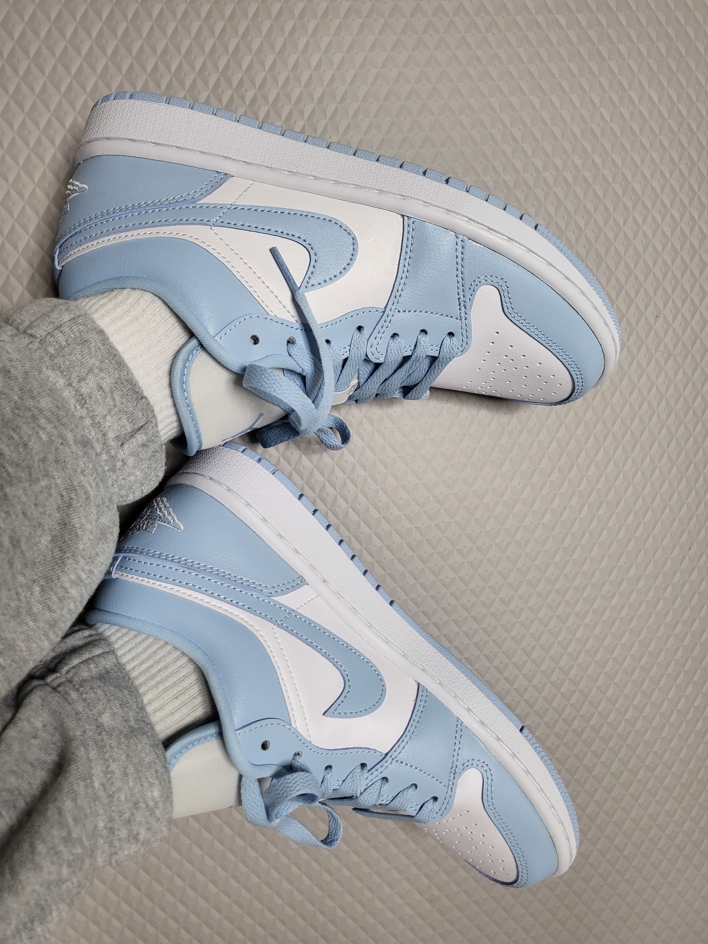 (W) Jordan 1 Low White Ice Blue 착용 스타일