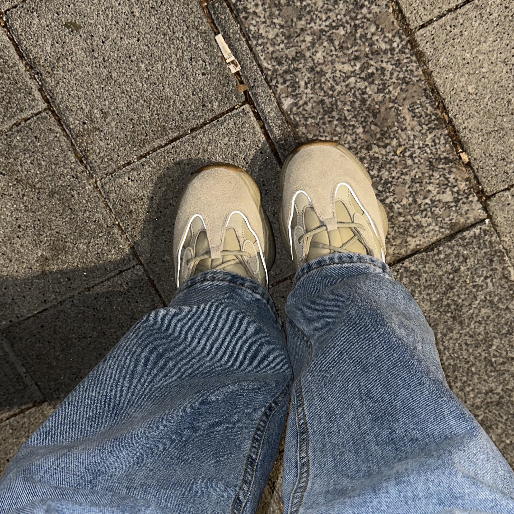 Adidas Yeezy 500 Stone 착용 스타일