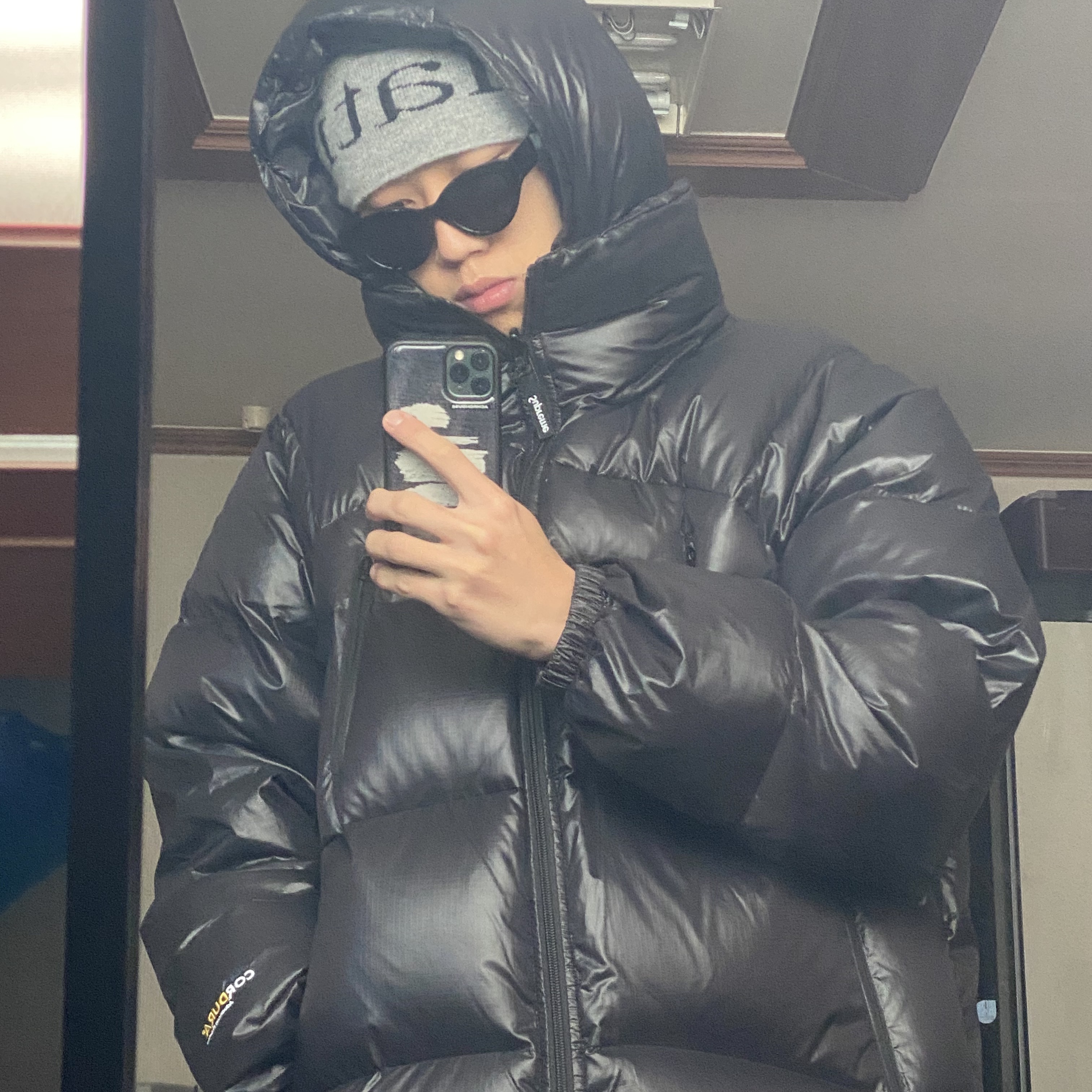 Supreme Reversible Featherweight Down Puffer Jacket Black - 22FW 착용 스타일 - 1