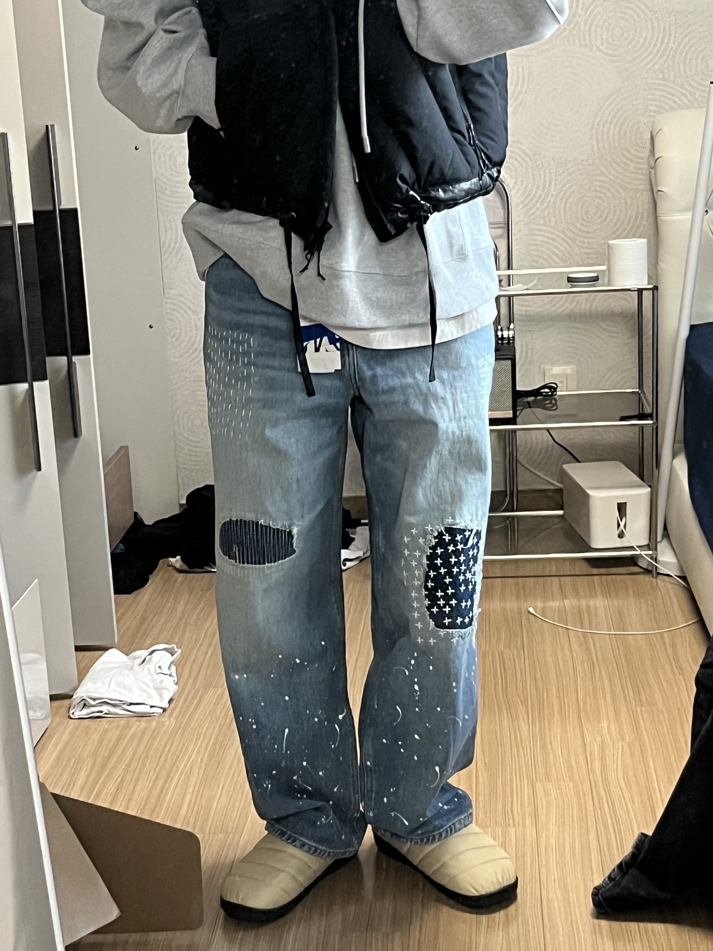 Zara x Ader Error Patchwork Jeans Blue, Zara x Ader Error Embroidery Hooded Sweatshirt Grey 착용 스타일