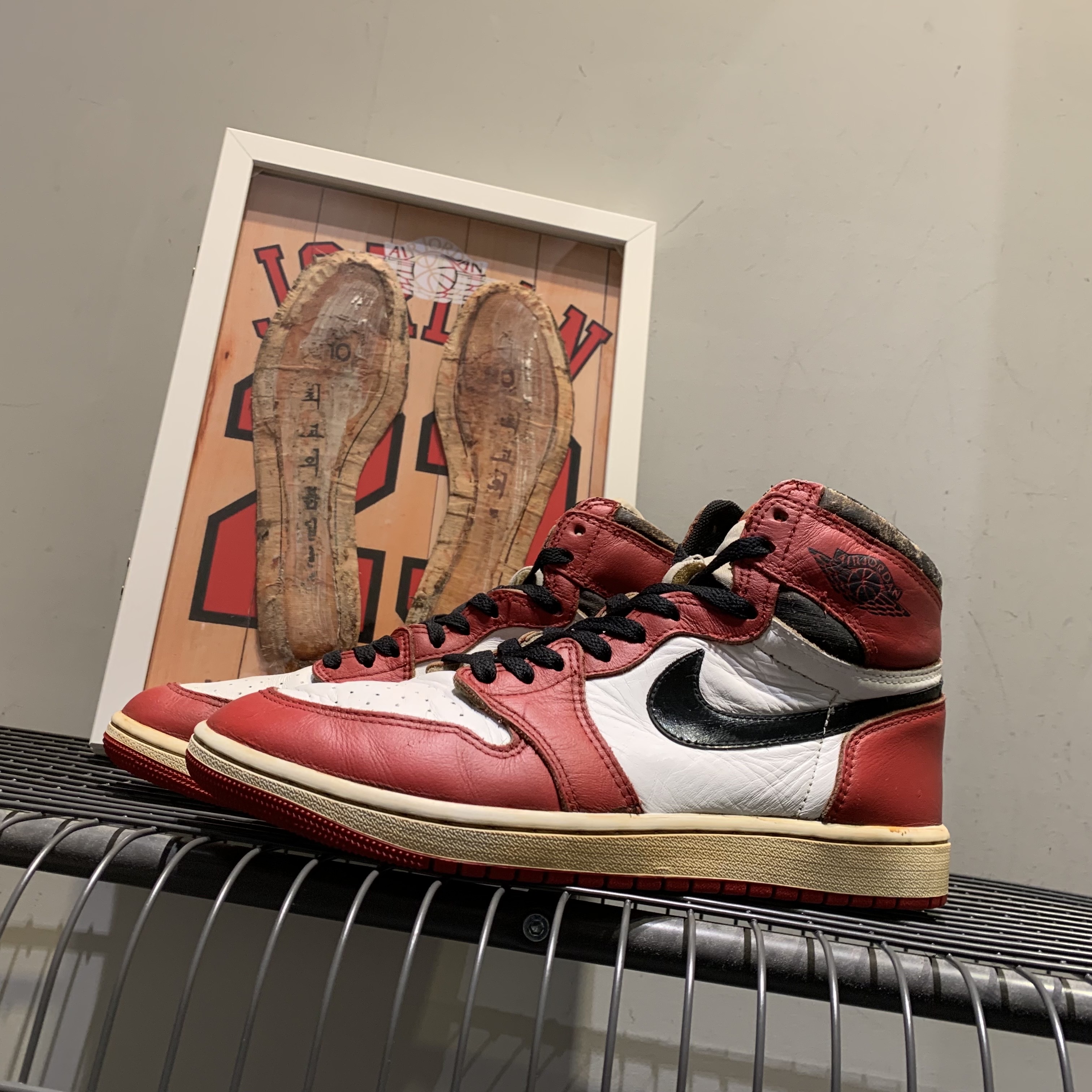 Jordan 1 OG Chicago 1985 착용 스타일 - 1