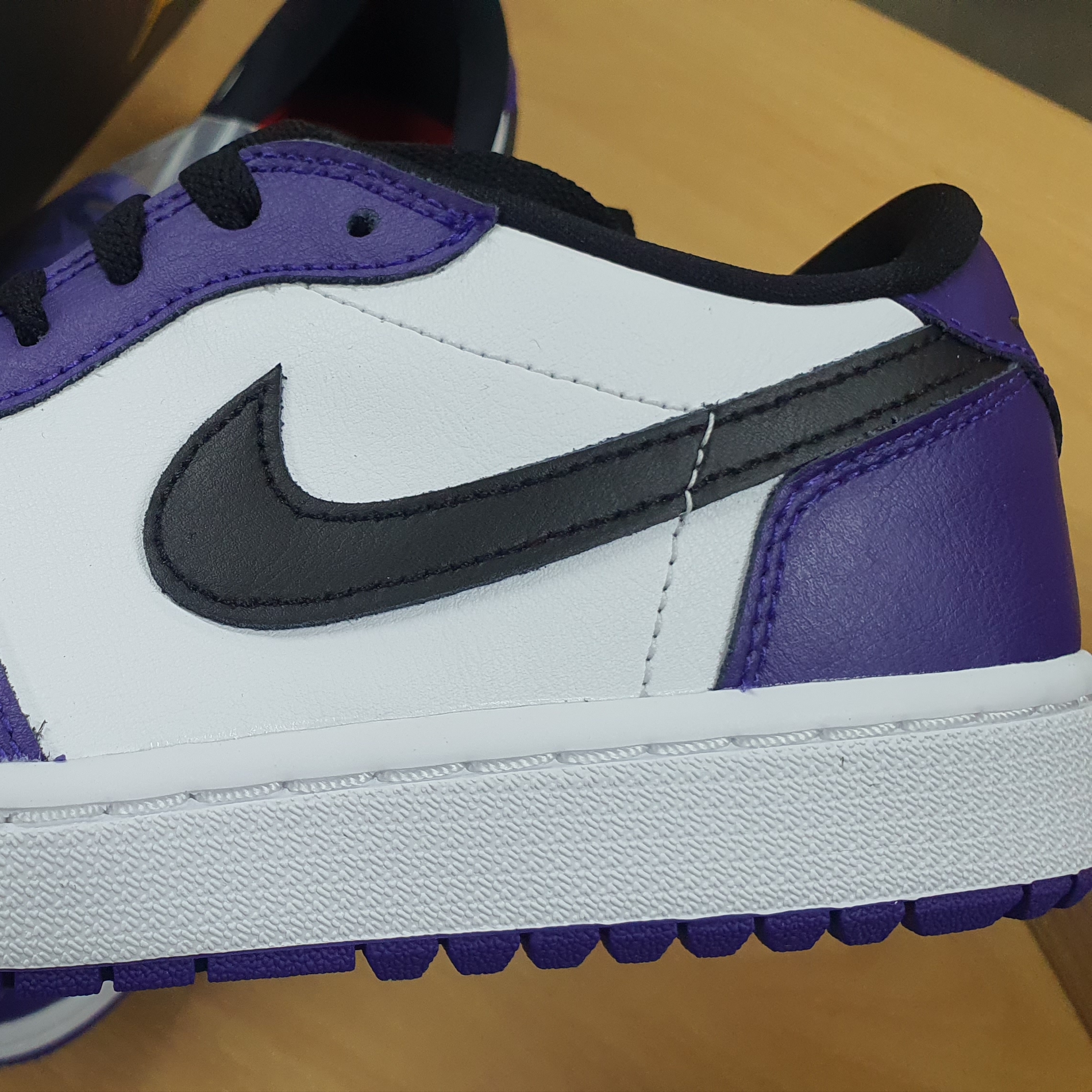 Jordan 1 Low Golf Court Purple 착용 스타일 - 3