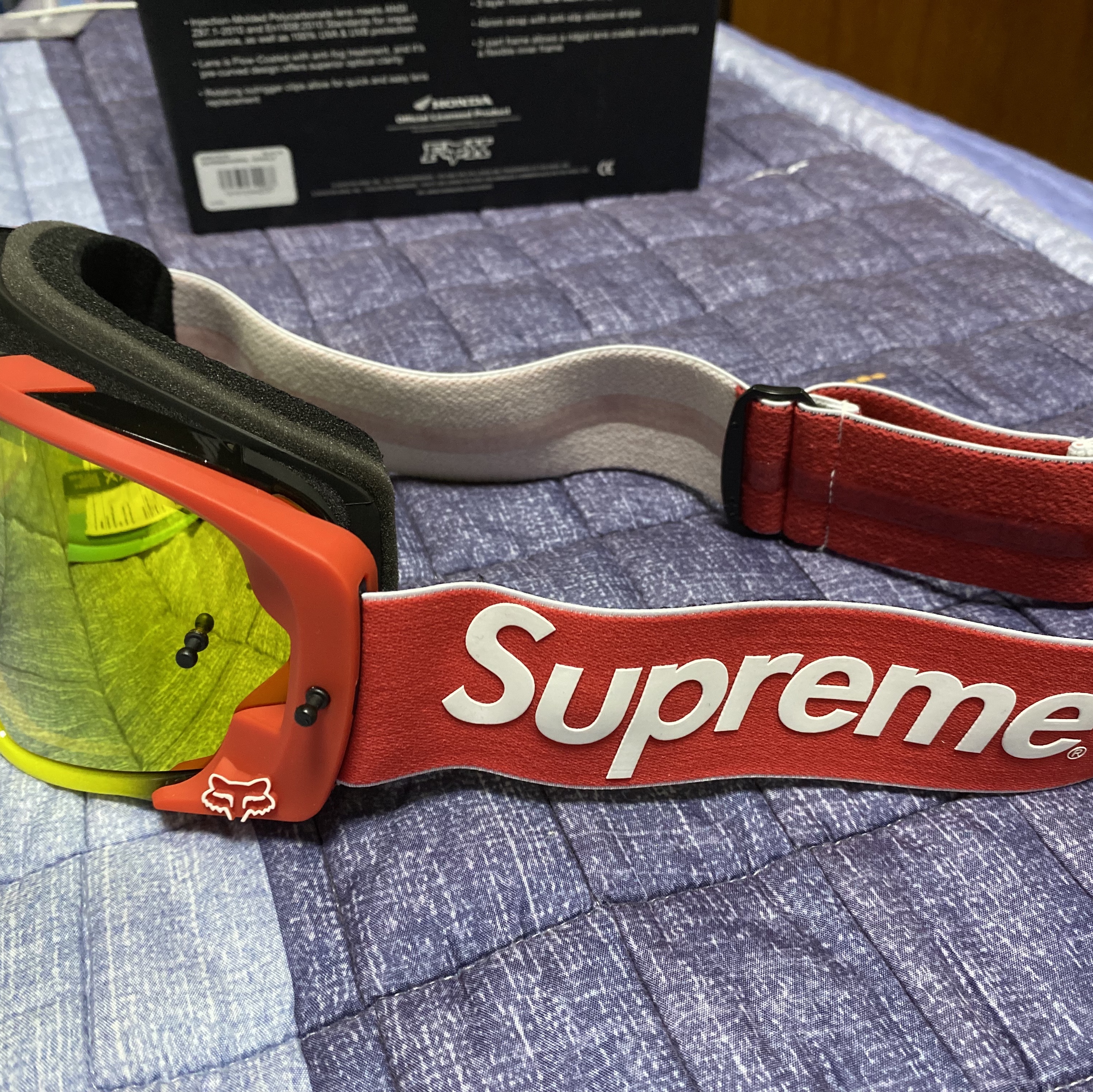 Supreme x Honda x Fox Racing Vue Goggle Red - 19FW 착용 스타일 - 5
