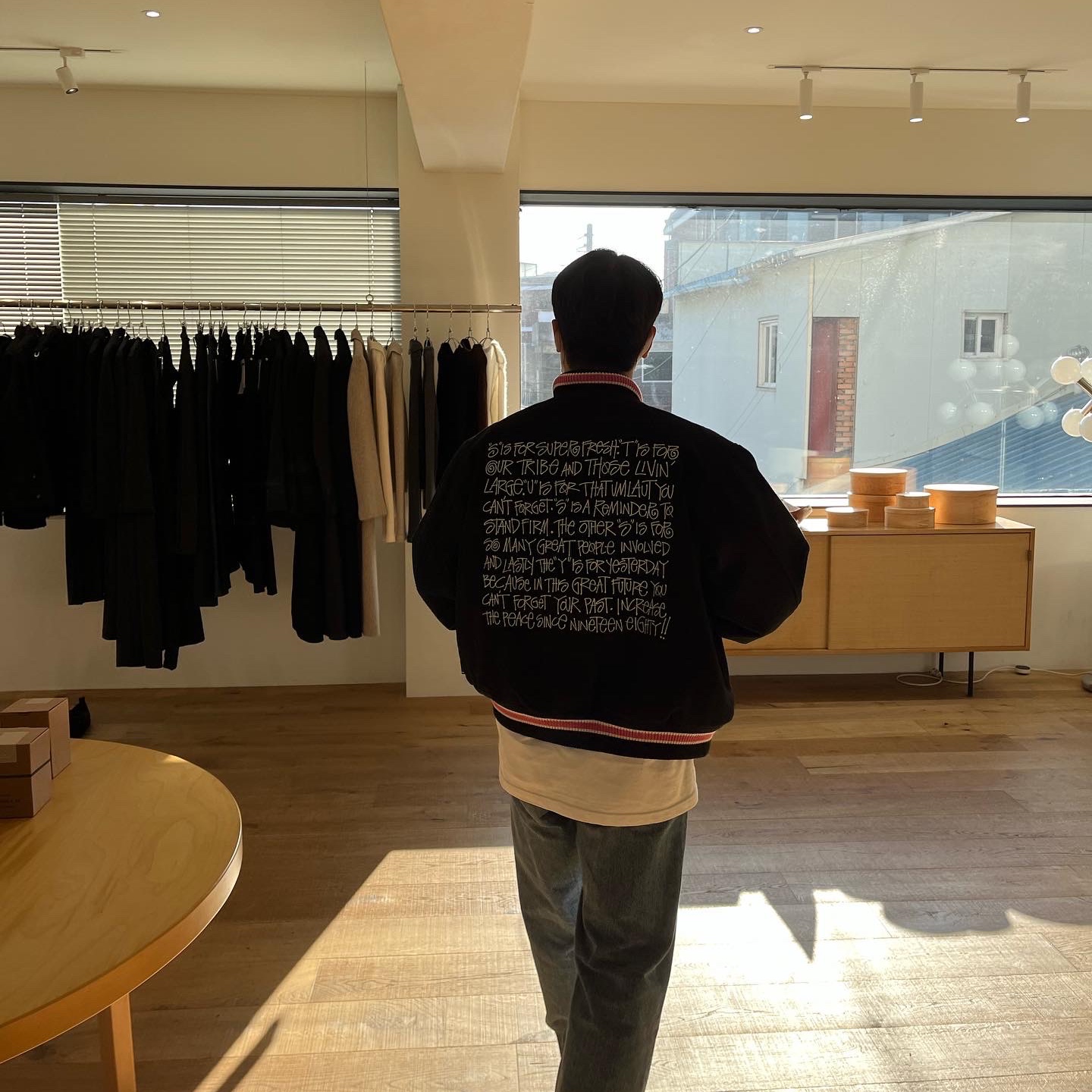 Stussy S Talk Melton Varsity Jacket Black, Jordan 1 Retro High OG Defiant SB LA to Chicago 착용 스타일 - 2