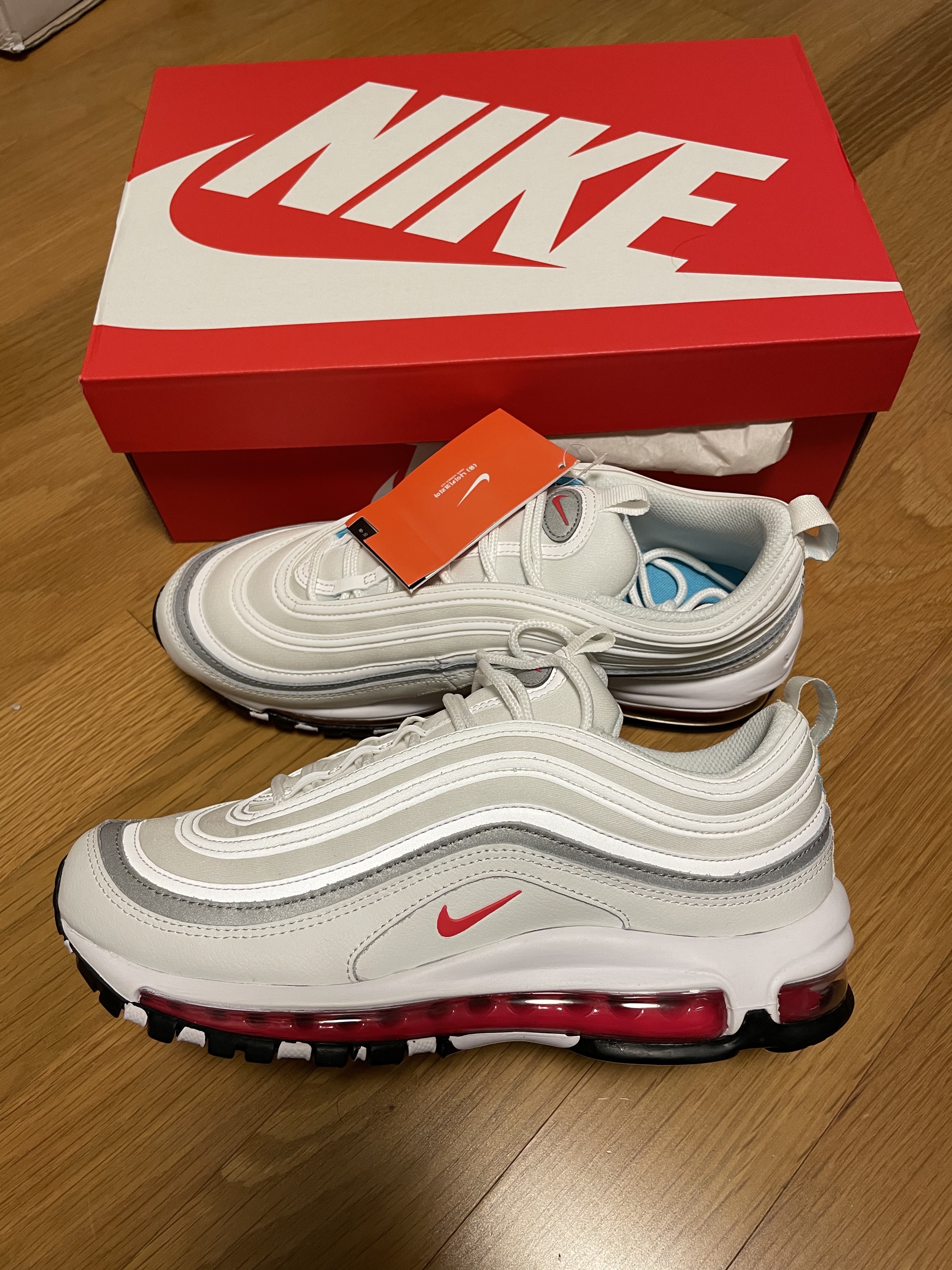 (W) Nike Air Max 97 Summit White Siren Red 착용 스타일 - 1