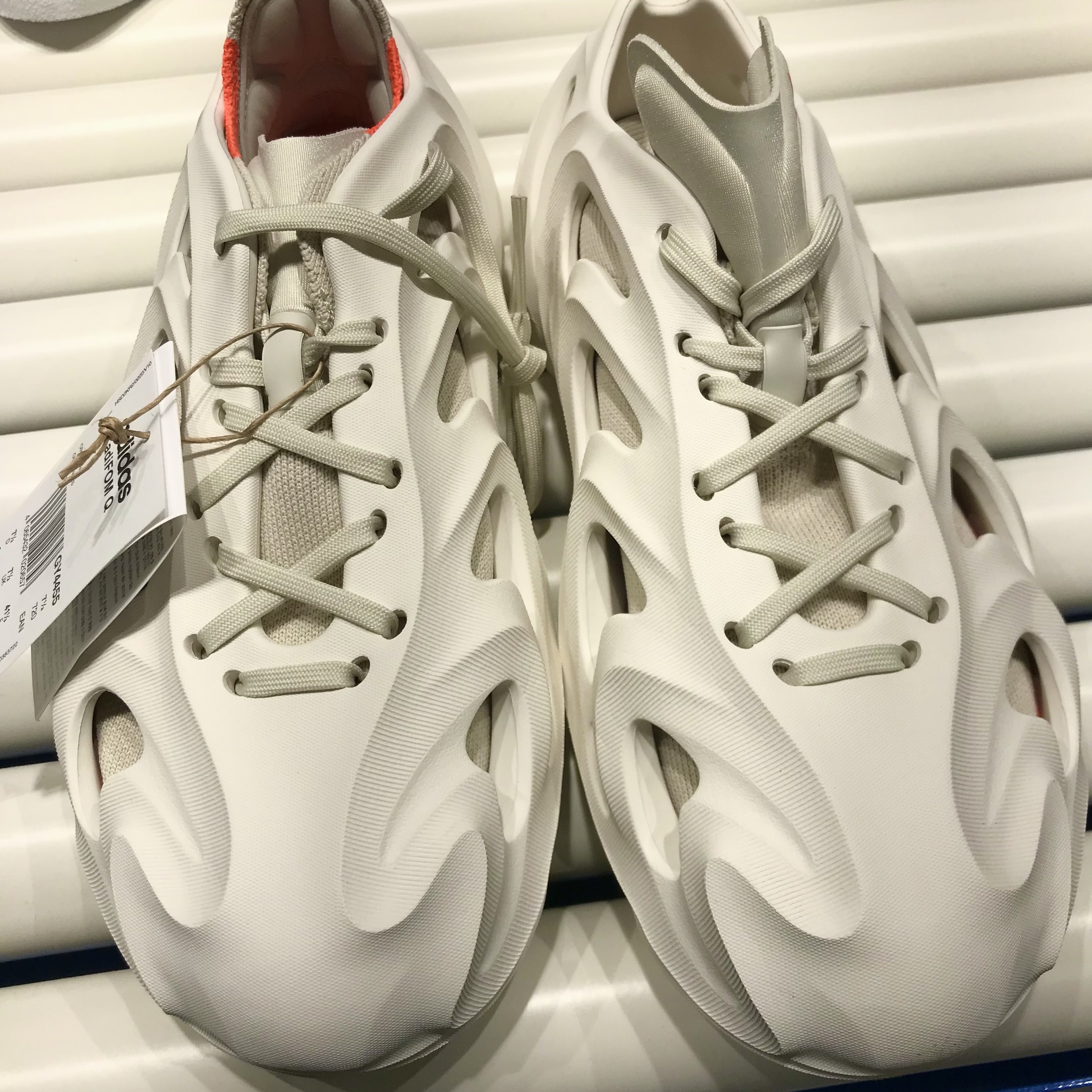 Adidas Adifom Q Off White 착용 스타일