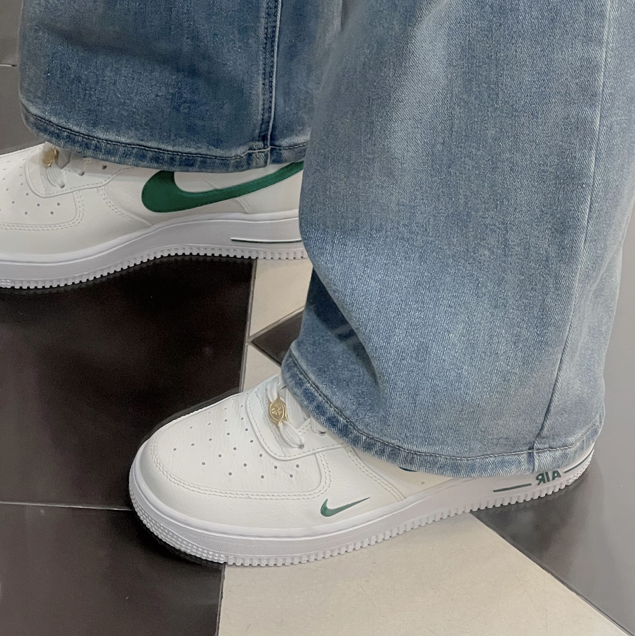 (W) Nike Air Force 1 '07 SE 40th Anniversary Join Forces Sail Malachite, Nike Air Force 1 '07 LV8 40th Anniversary Join Forces Sail Malachite 착용 스타일 - 4