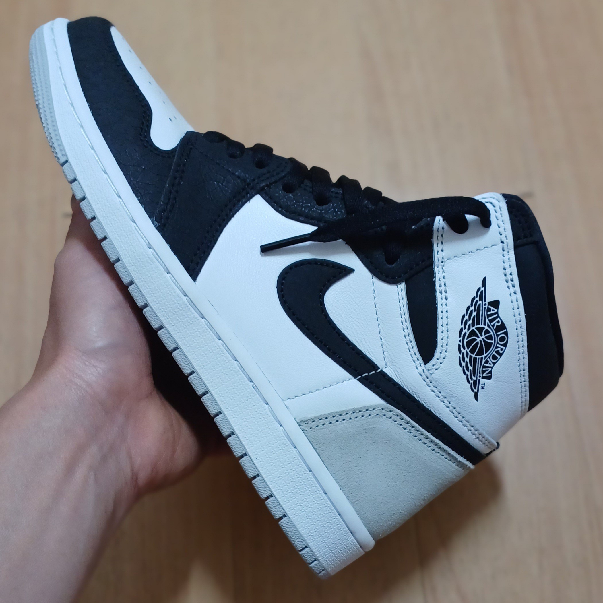 Jordan 1 Retro High OG Bleached Coral 착용 스타일