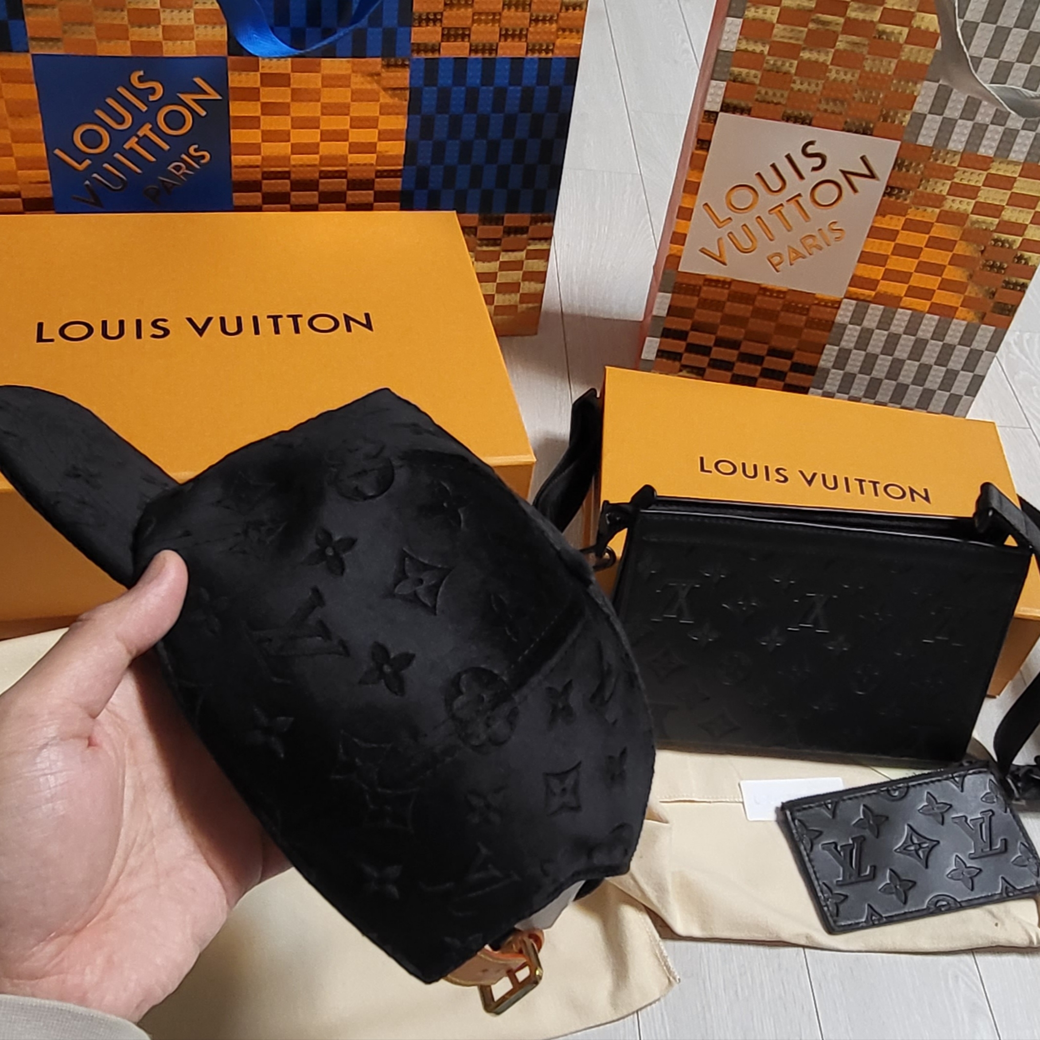 Rolex Datejust 41mm 126333 Bright Black Jubilee, Louis Vuitton Monogram Velvet Cap Black 착용 스타일 - 2