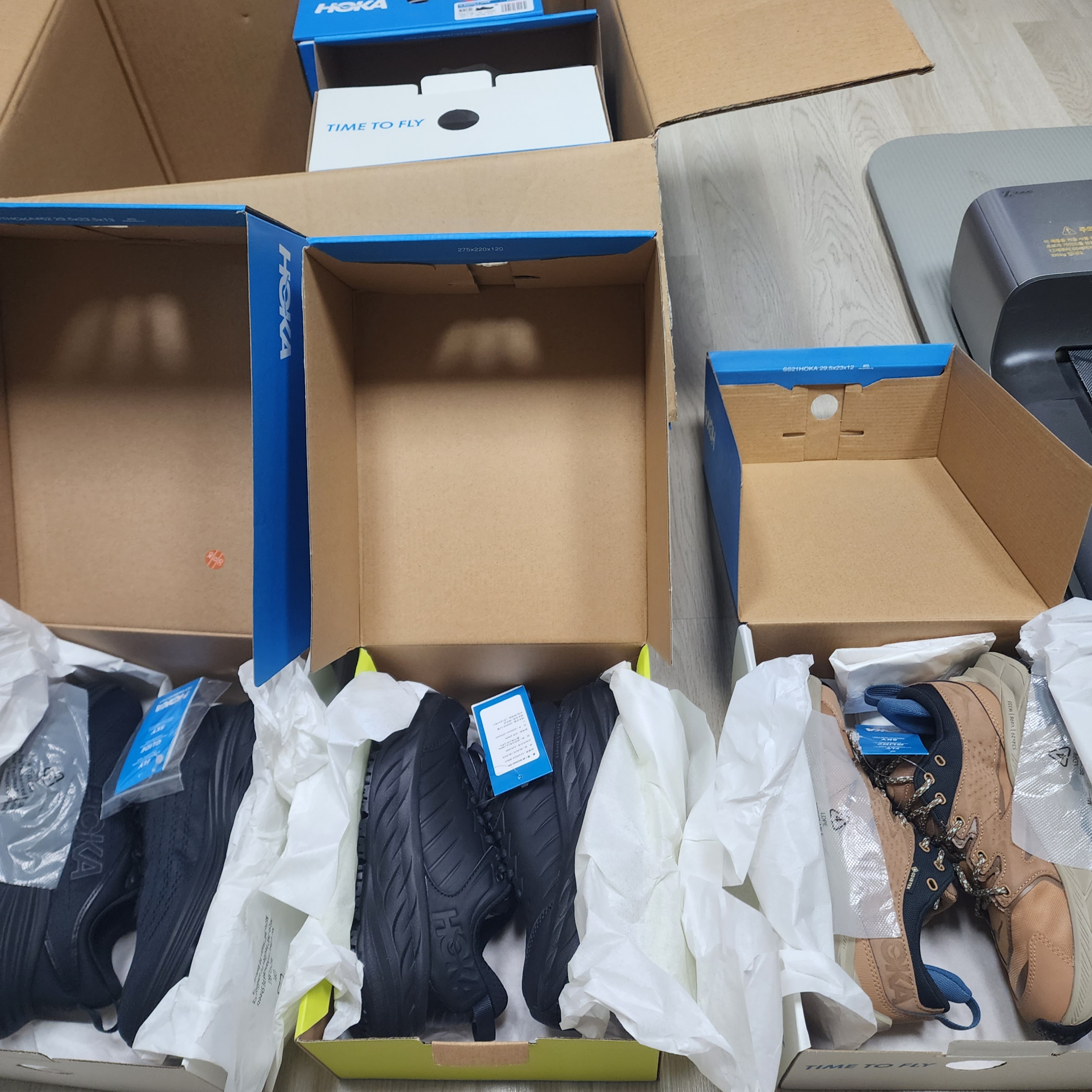 Hoka Bondi 8 Black - Regular, Hoka Tor Ultra High Black 착용 스타일 - 3