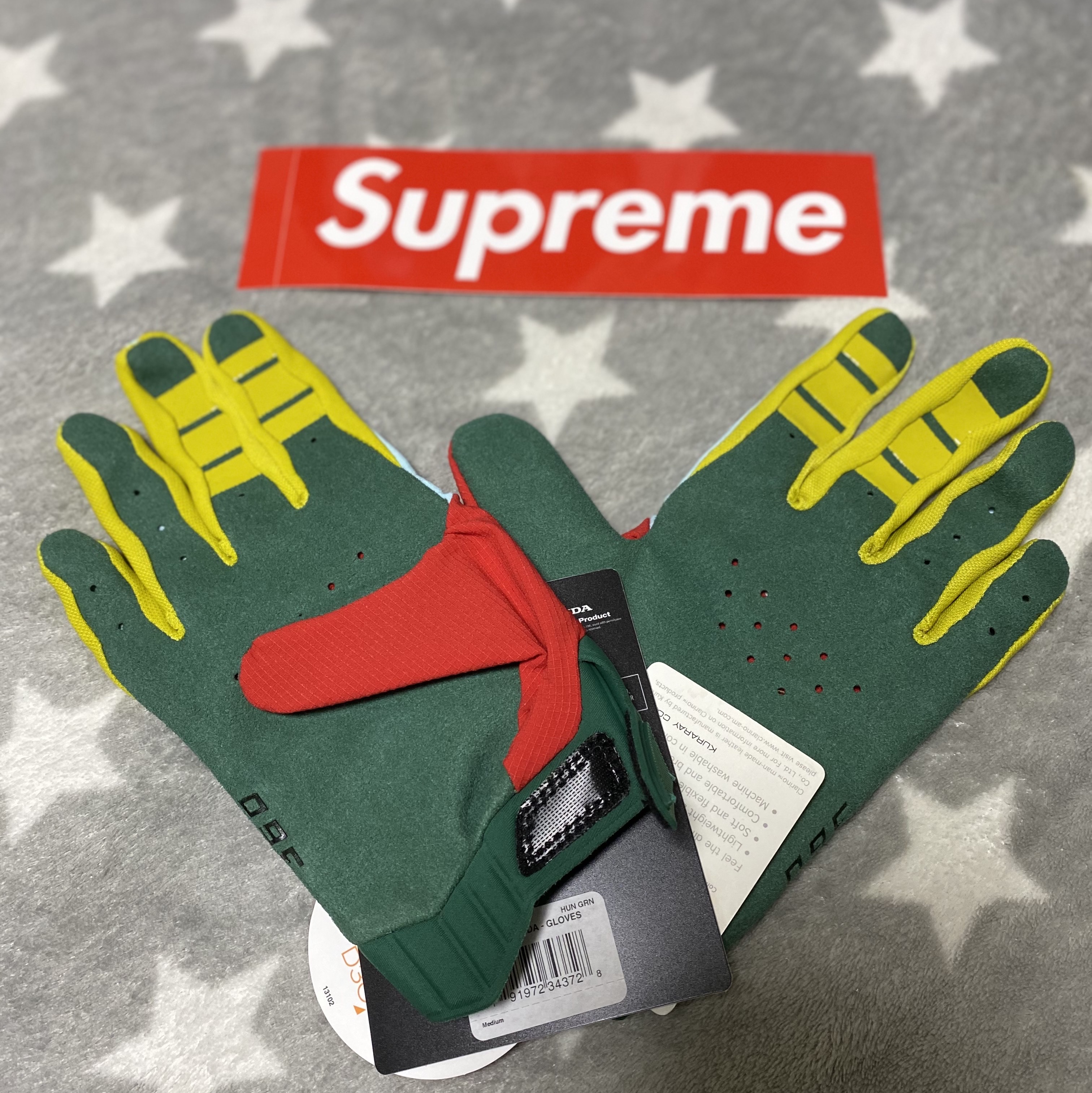 Supreme x Honda x Fox Racing Gloves Moss - 19FW, Supreme x Honda x Fox Racing Gloves Red - 19FW 착용 스타일 - 2