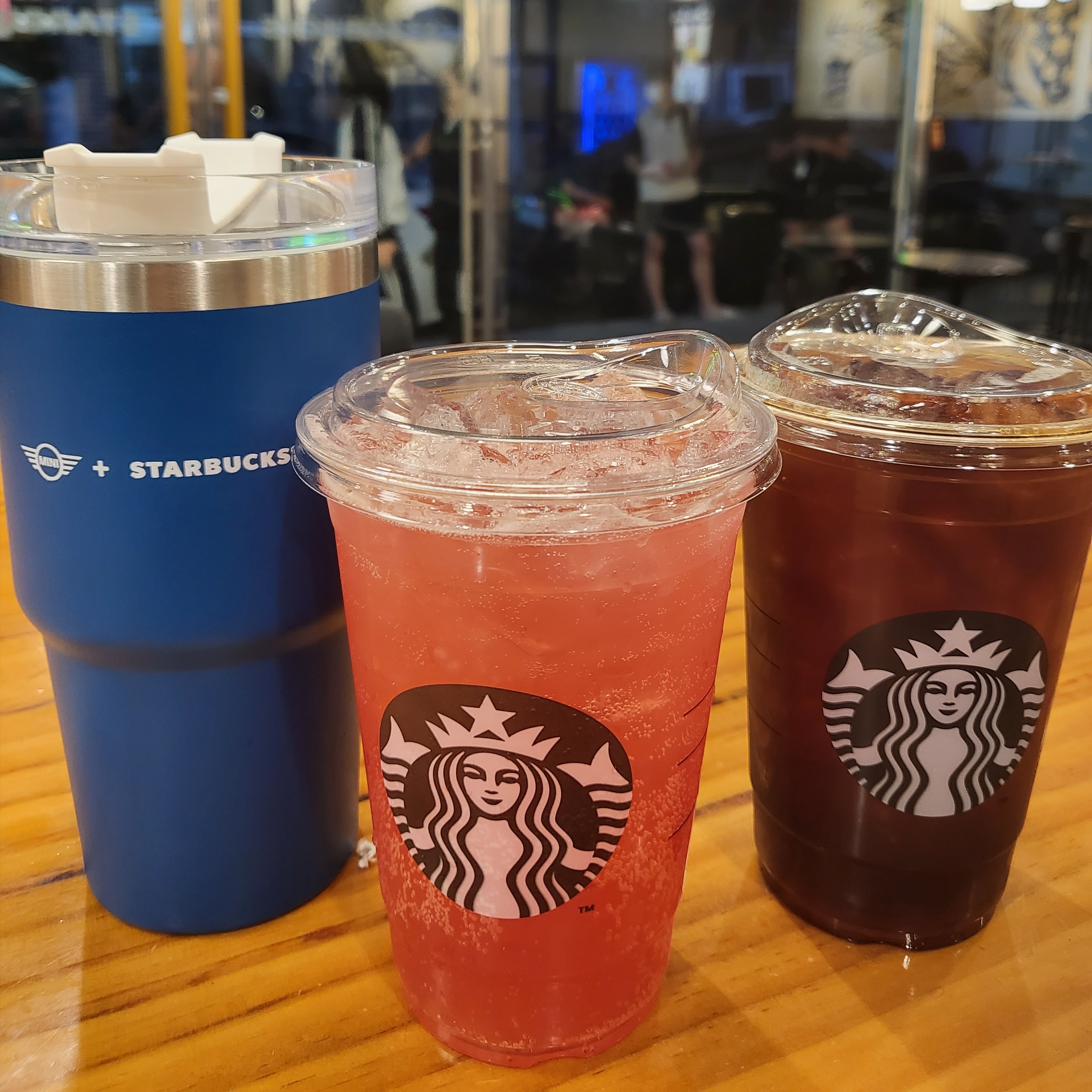 Stanley x Starbucks x MINI SS Quencher Blue Tumbler 591ml 착용 스타일