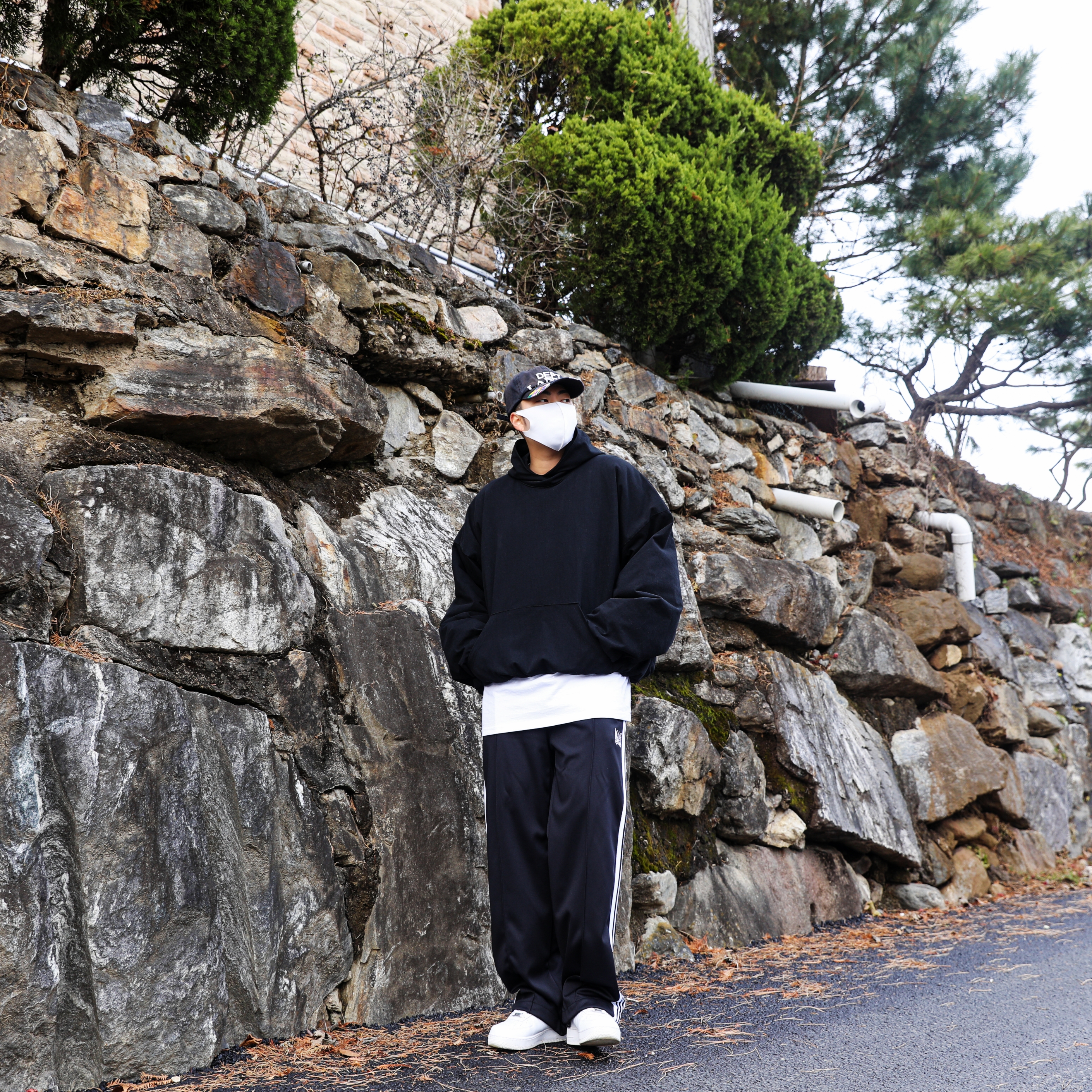 Yeezy Gap Hoodie Black, Needles x END. Blackjack Pants Black Pearl 착용 스타일 - 2