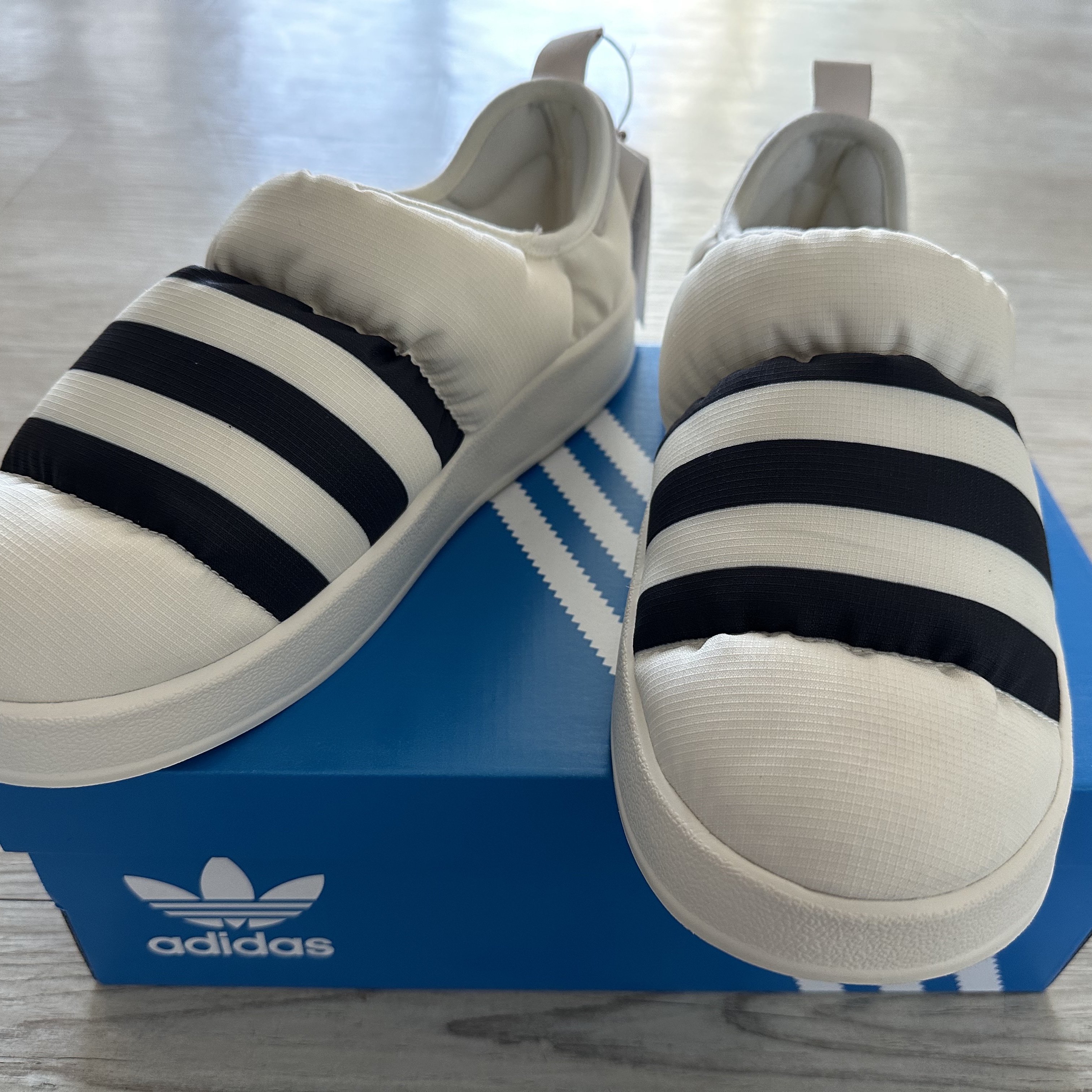 Adidas Puffylette Off White 착용 스타일