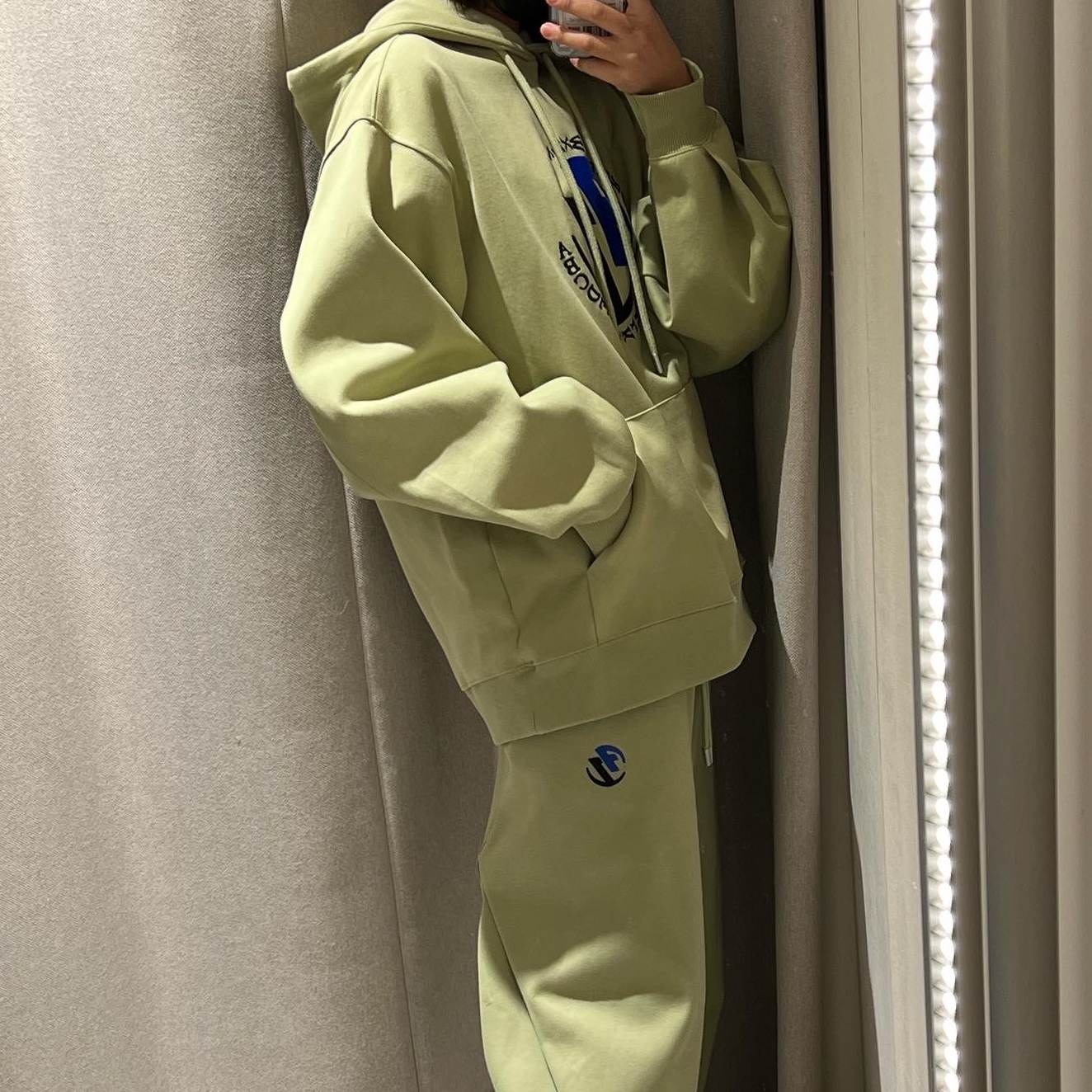 Zara x Ader Error Jogger Pants Light Green, Zara x Ader Error Embroidery Hooded Sweatshirt Light Green 착용 스타일