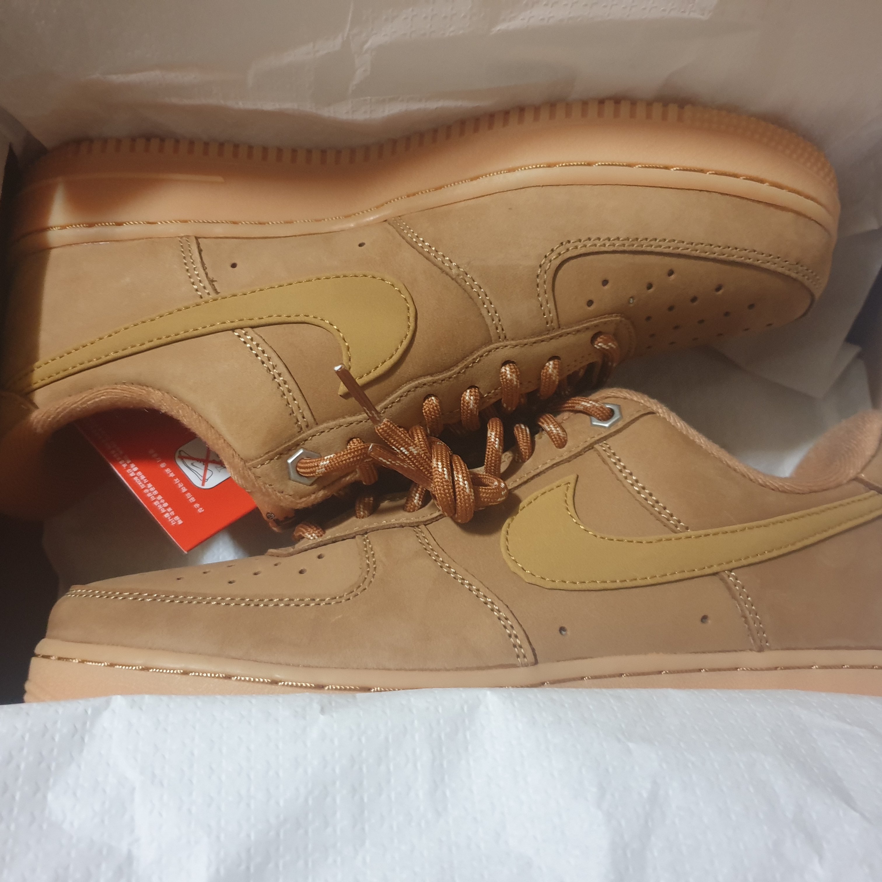 Nike Air Force 1 '07 WB Flax 착용 스타일