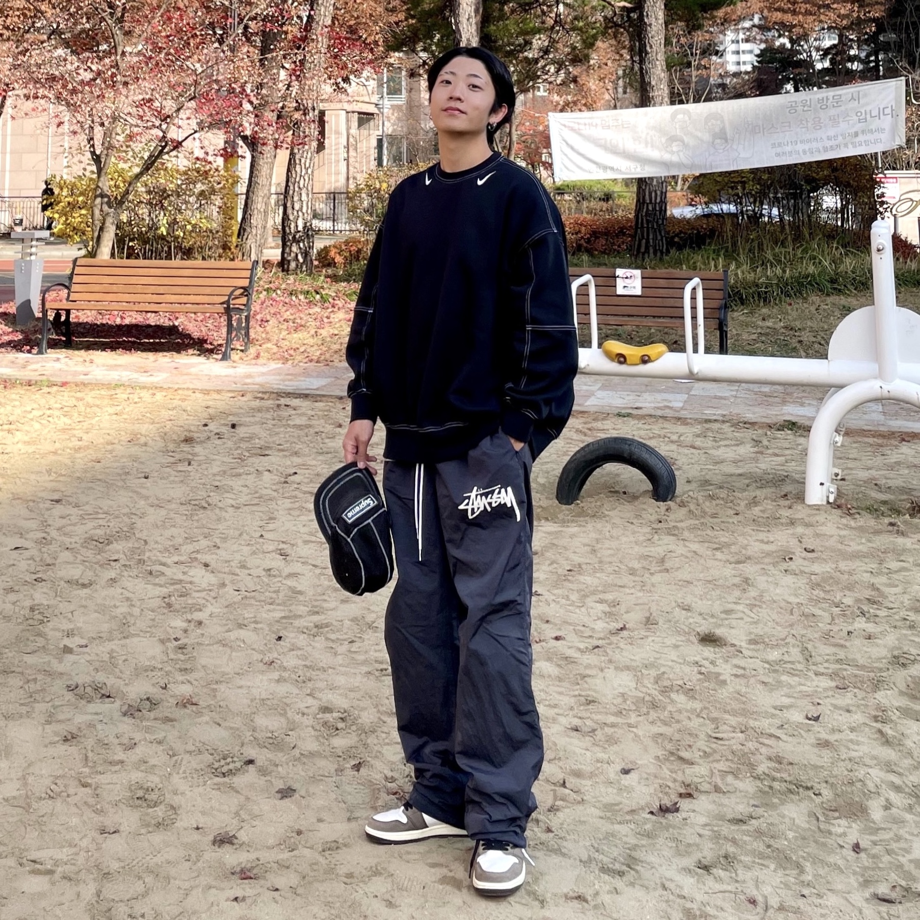 Jordan 1 x Travis Scott Retro High OG SP Mocha, Nike x Stussy Beach Pants Off Noir 착용 스타일