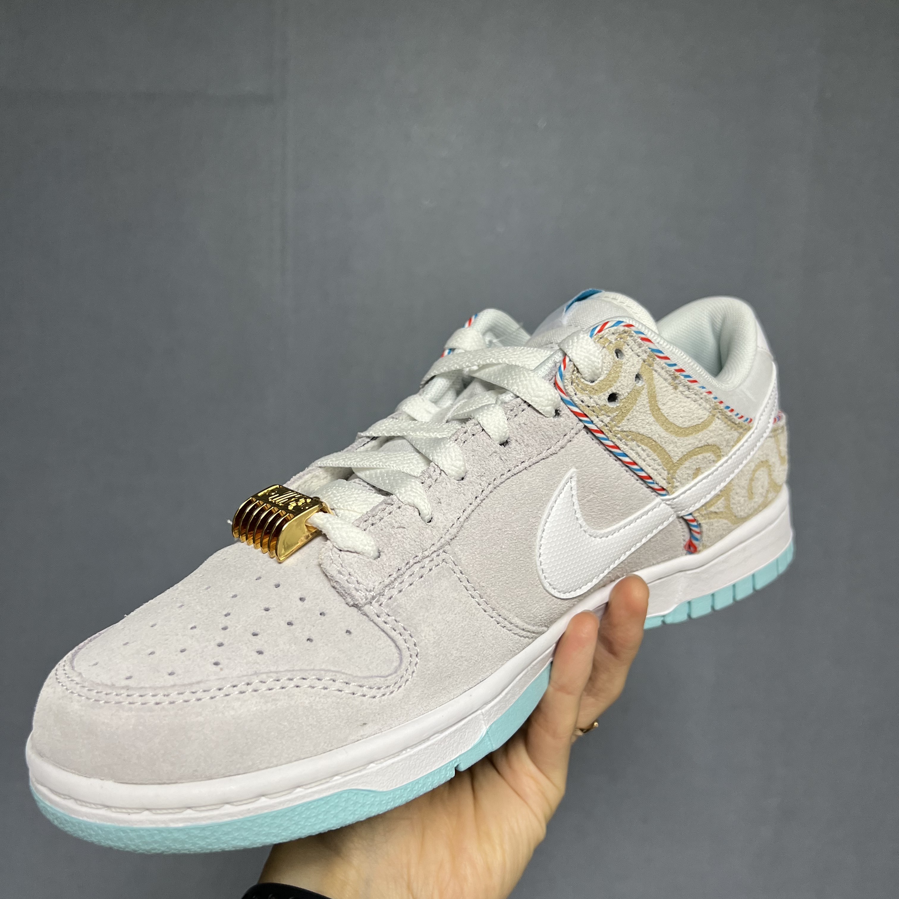 Nike Dunk Low Retro SE Barber Shop Grey 착용 스타일 - 1
