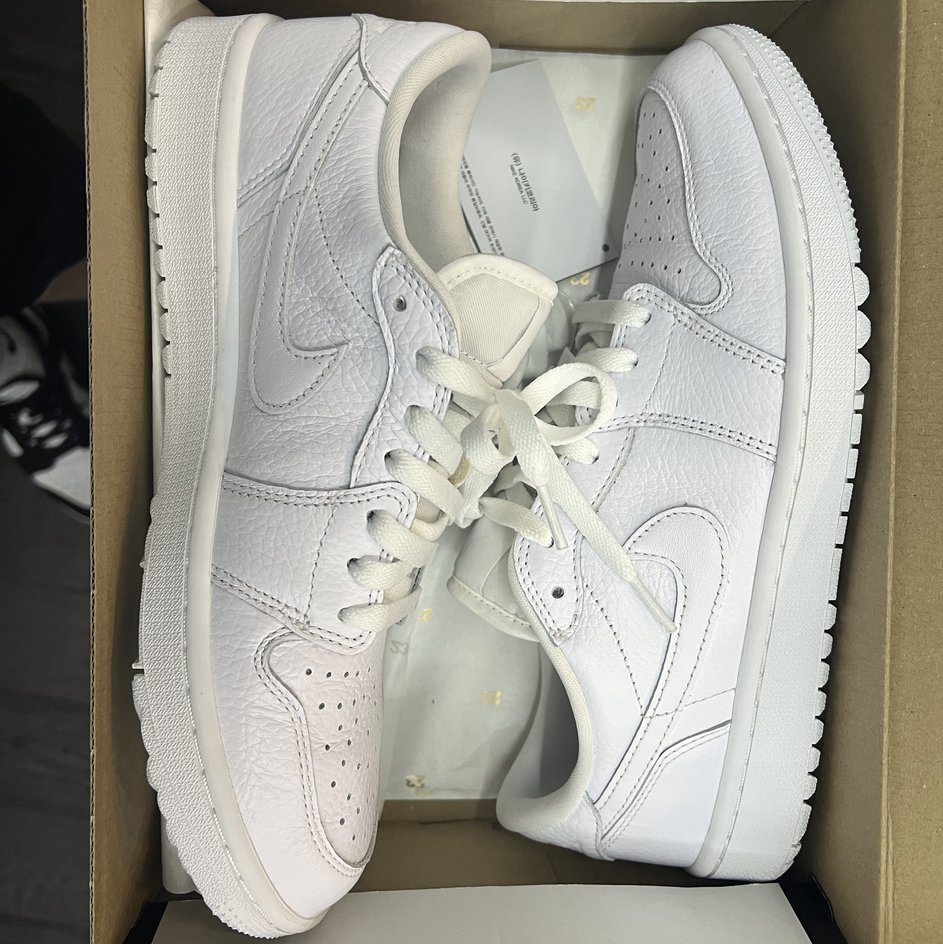 Jordan 1 Low Golf Triple White 착용 스타일