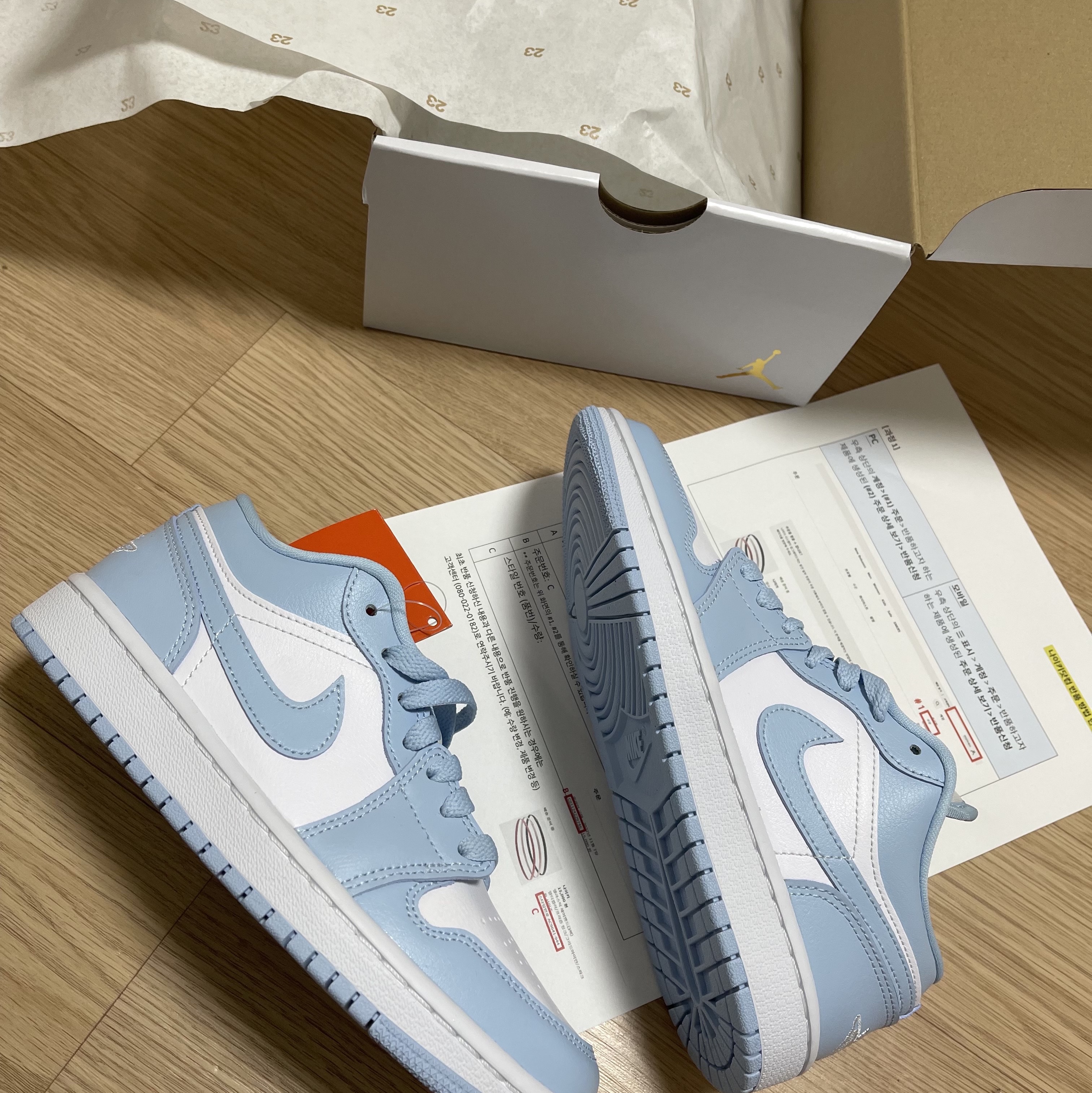 (W) Jordan 1 Low White Ice Blue 착용 스타일 - 1