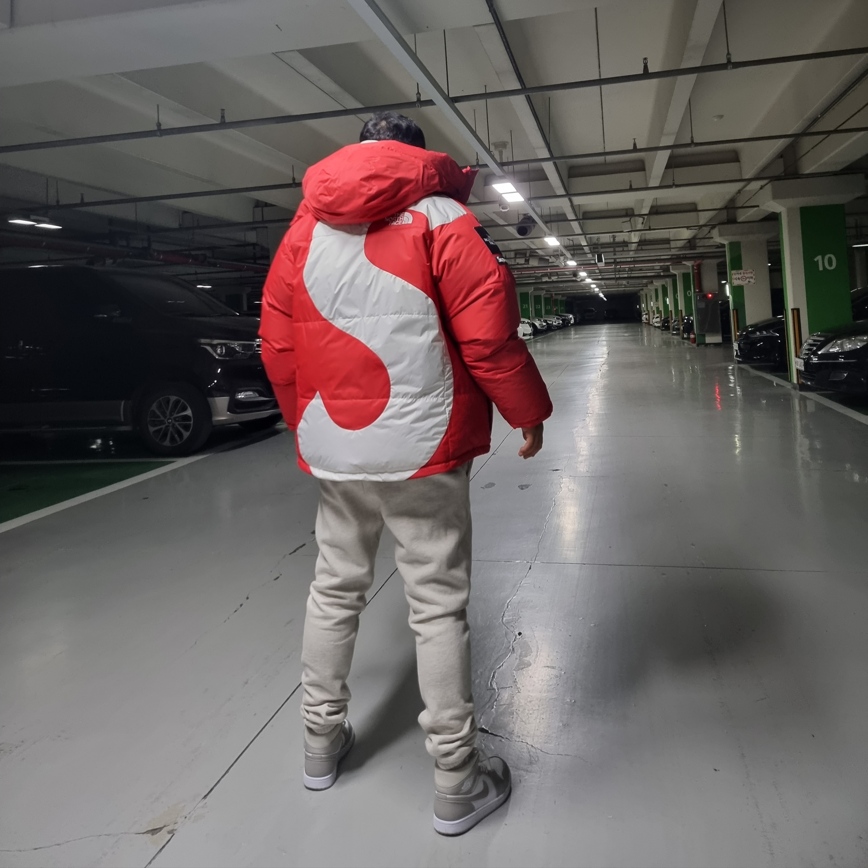 Jordan 1 Mid College Grey, Essentials The Core Collection Hoodie Light Oatmeal 착용 스타일 - 2