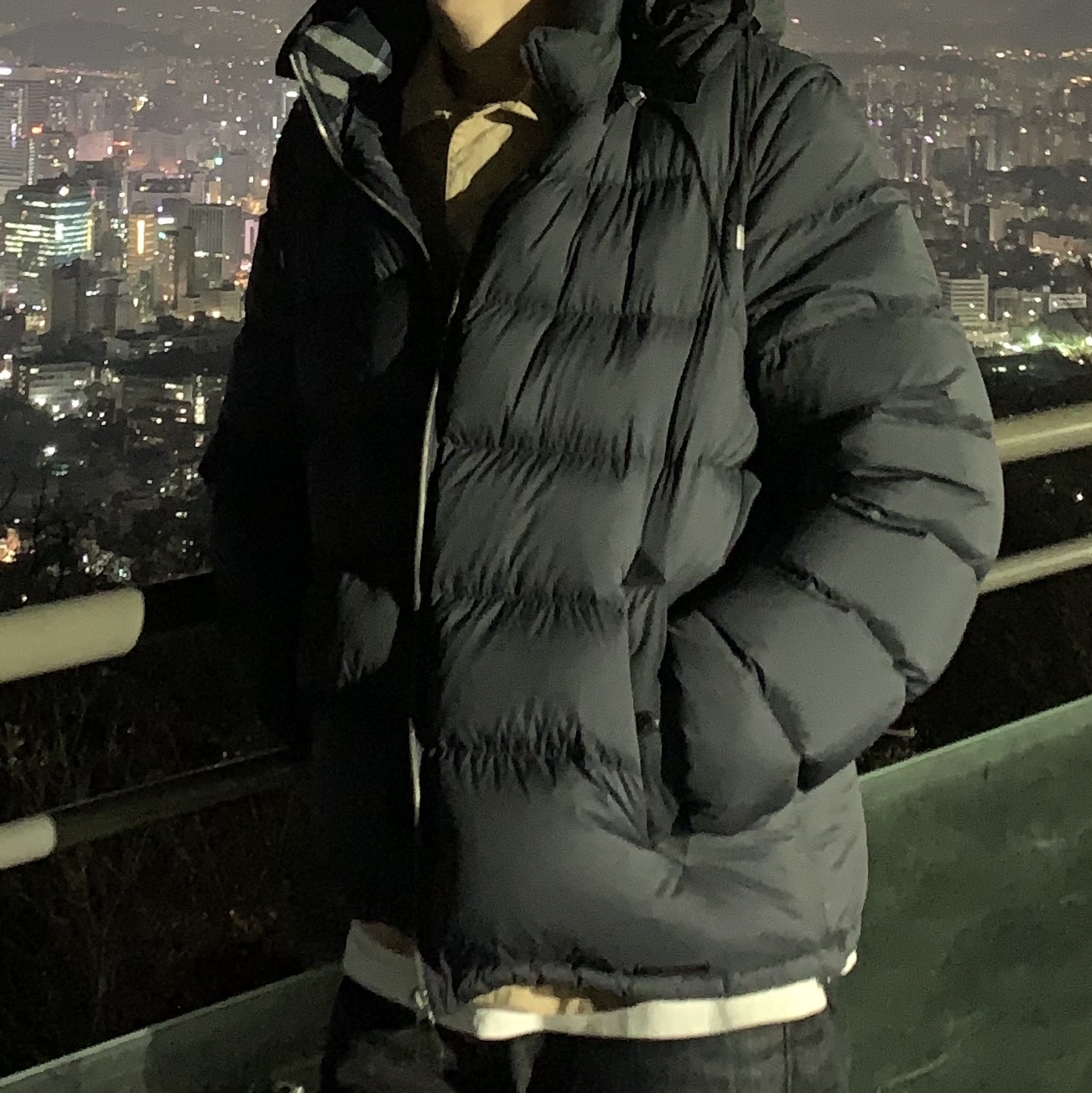 Burberry Detachable Sleeve Hooded Puffer Jacket Navy 착용 스타일