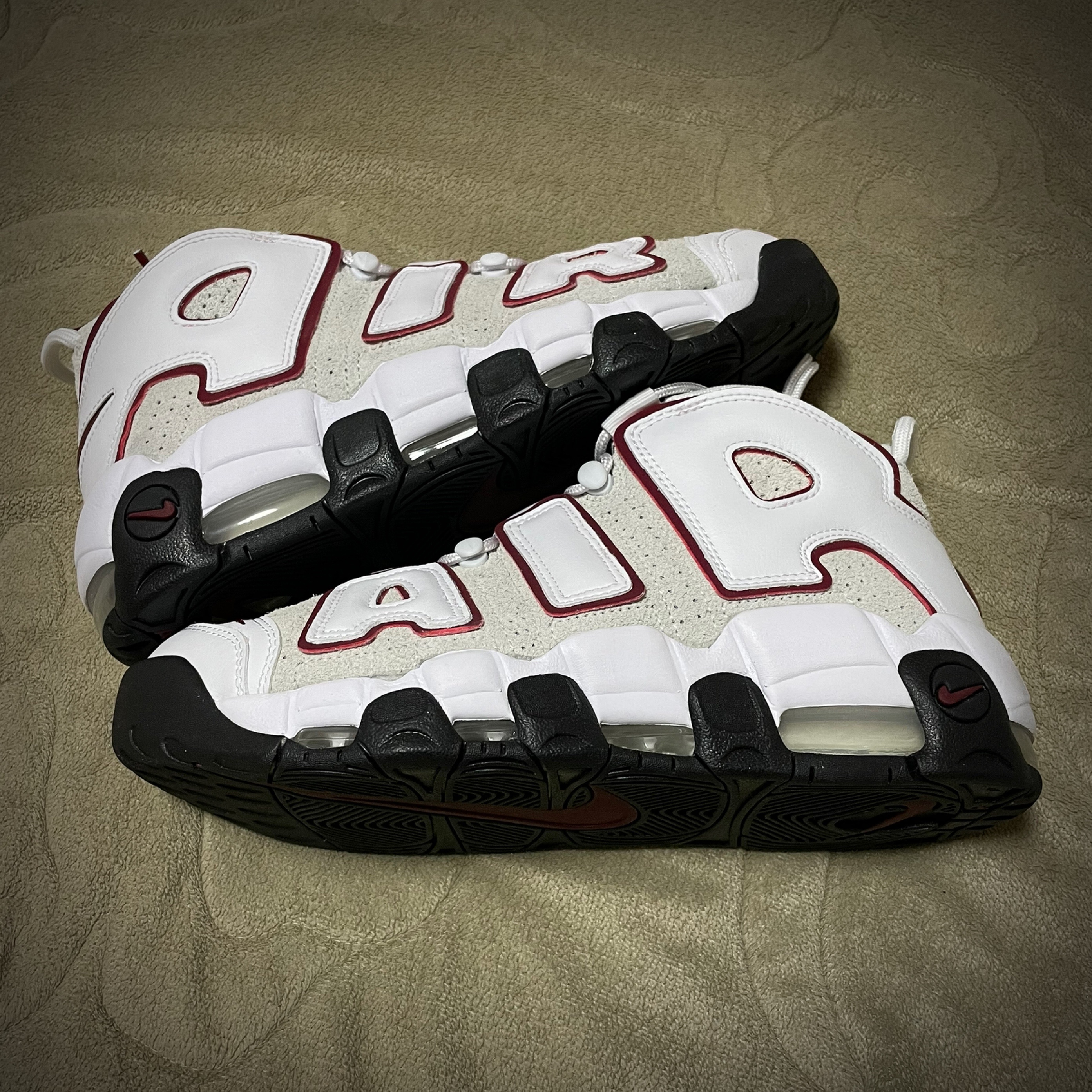 Nike Air More Uptempo 96 White Team Red 착용 스타일 - 1