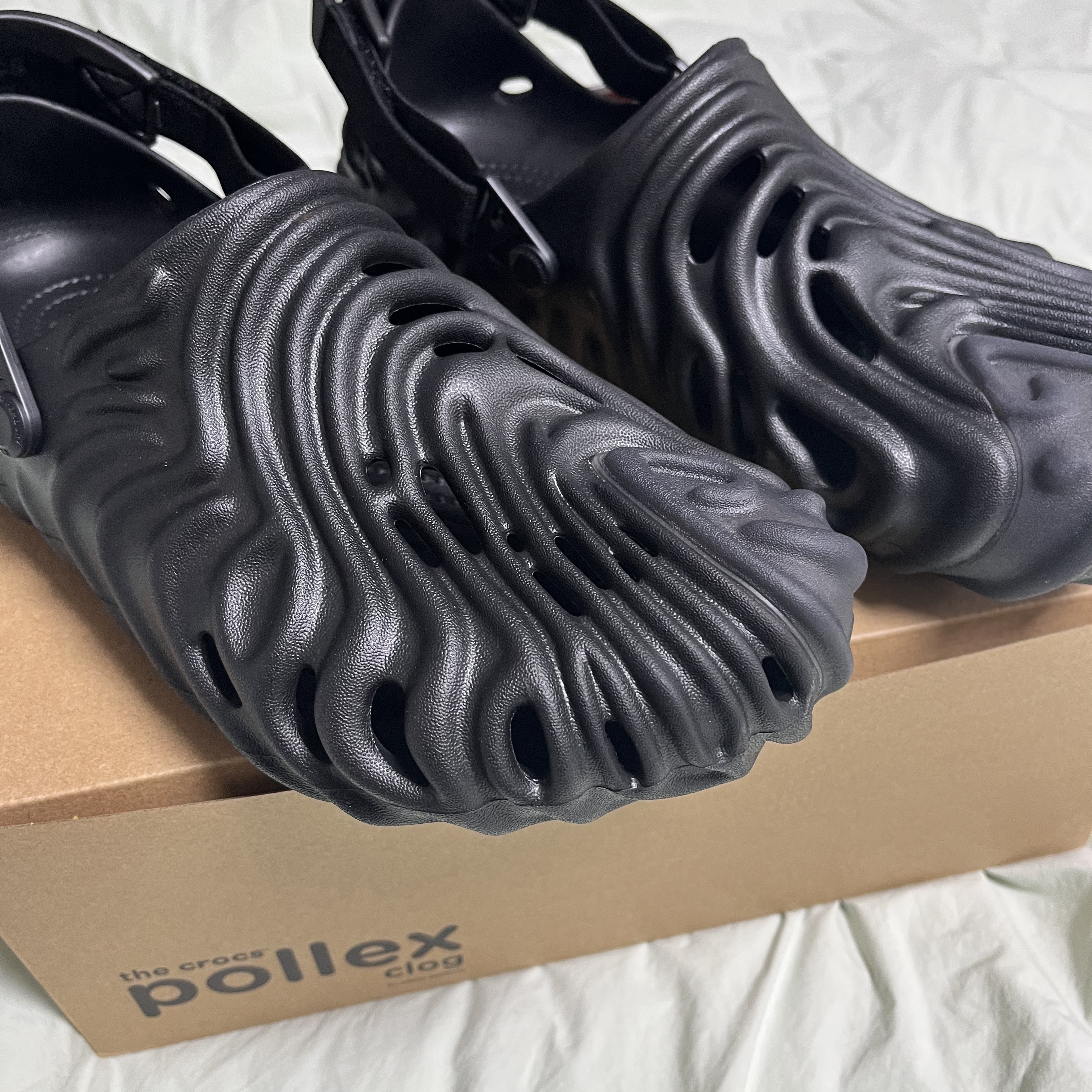Crocs x Salehe Bembury Pollex Clog Sasquatch 착용 스타일