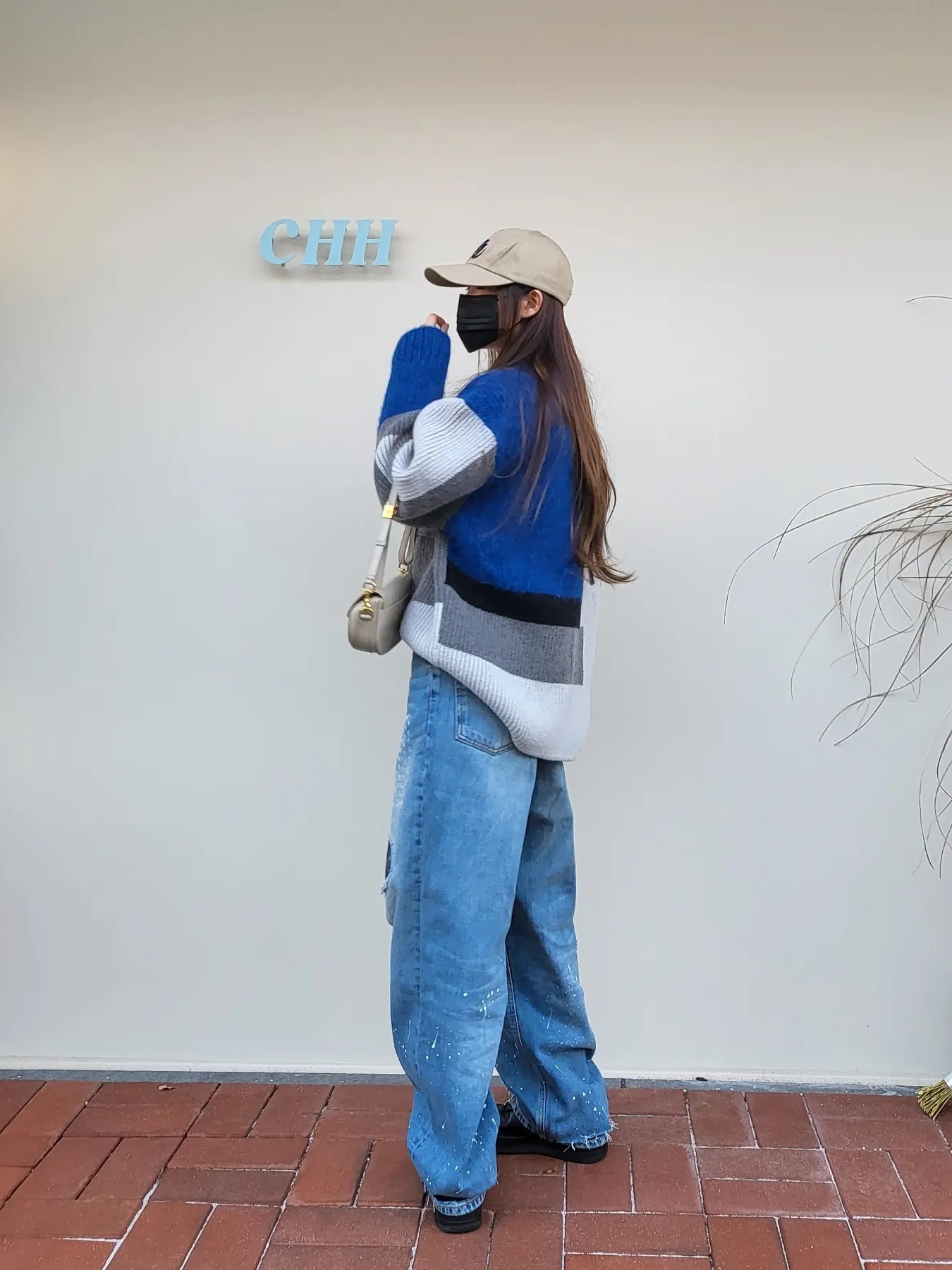 Zara x Ader Error Patchwork Oversize Knit Sweater Multicolor, Zara x Ader Error Patchwork Jeans Blue 착용 스타일 - 3