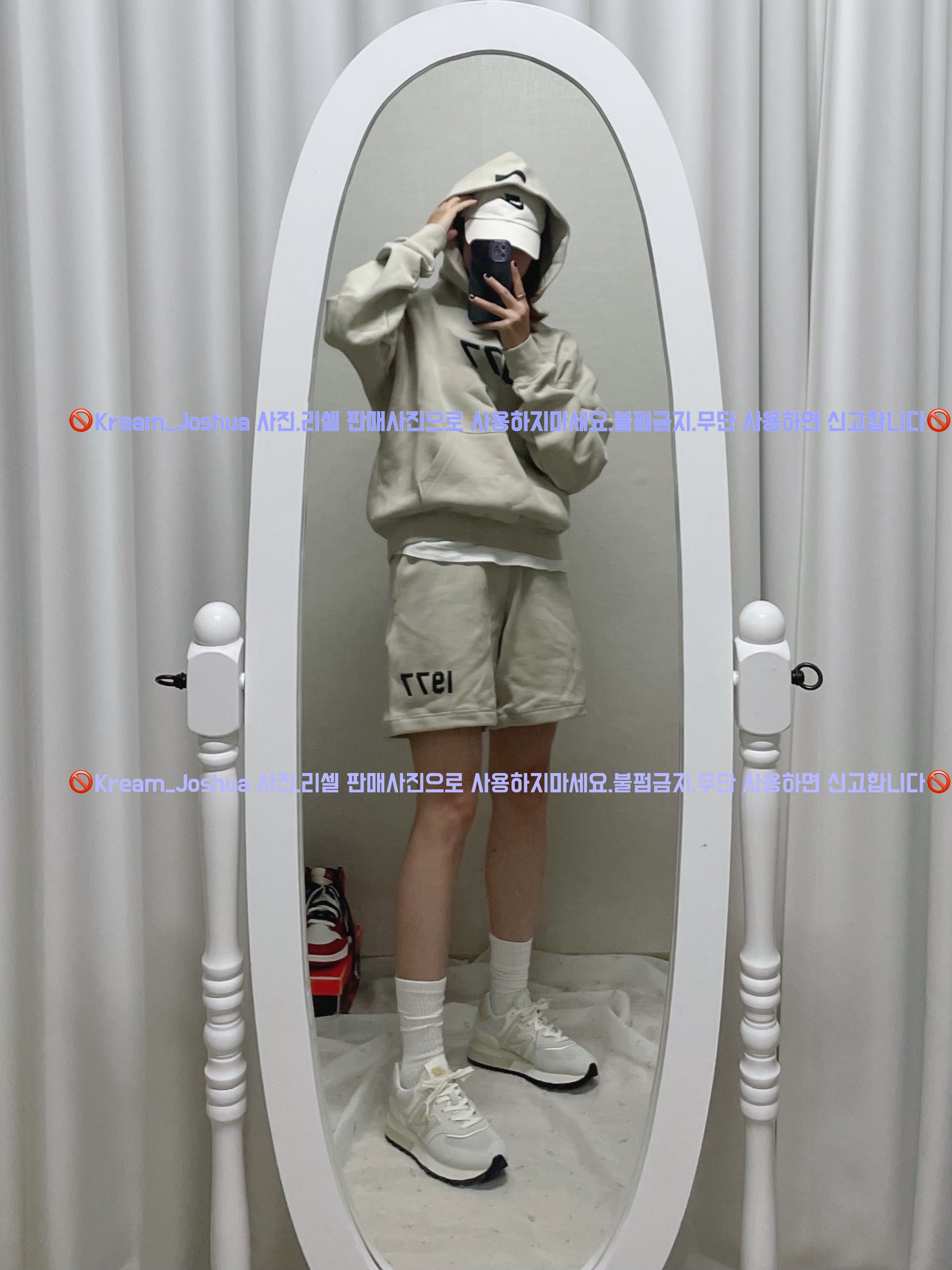 Essentials The Core Collection Crewneck Sweatshirt Light Oatmeal, (Kids) Essentials The Core Collection Sweatshorts Light Oatmeal 착용 스타일 - 2