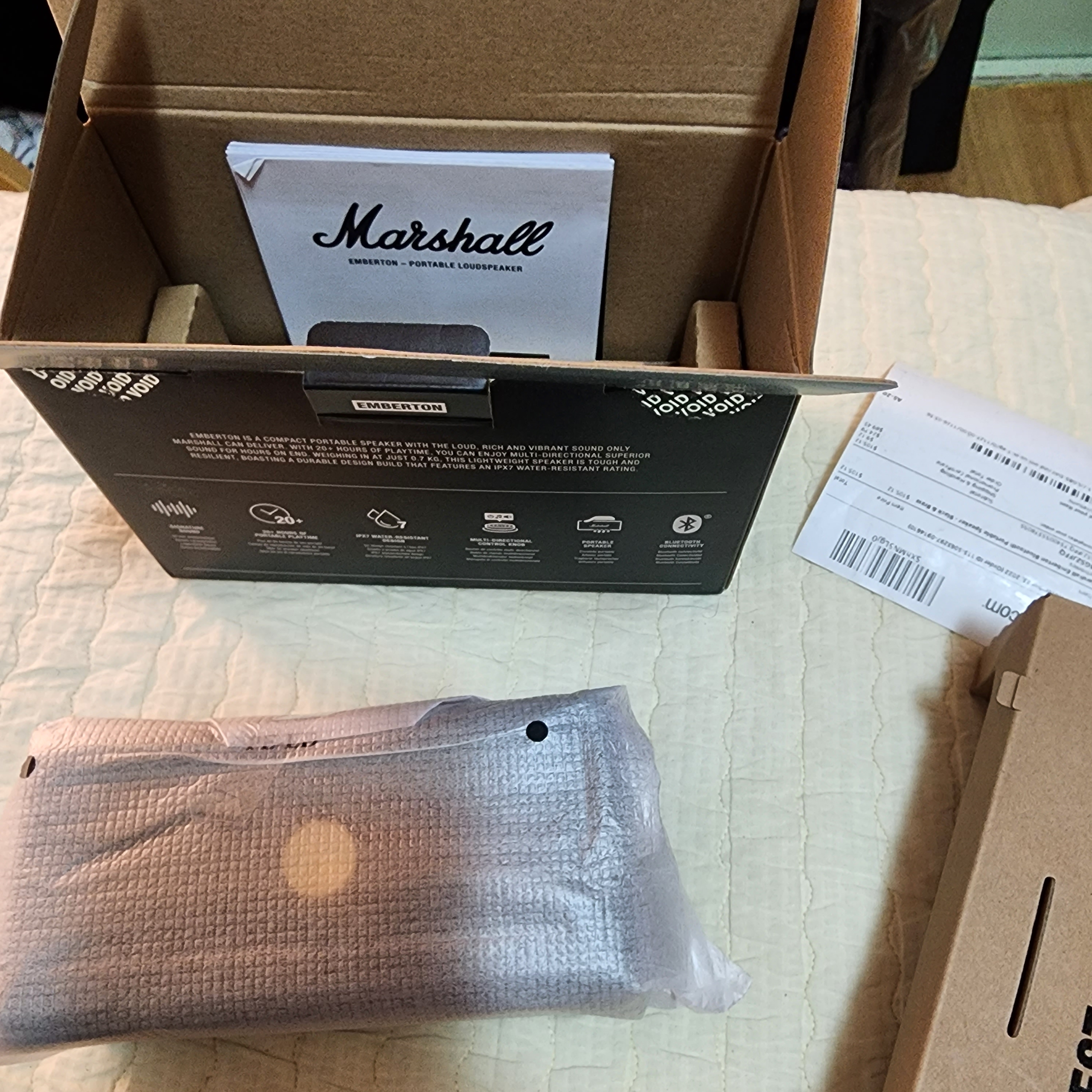 Marshall Emberton Black & Brass (Korean Ver.) 착용 스타일 - 4