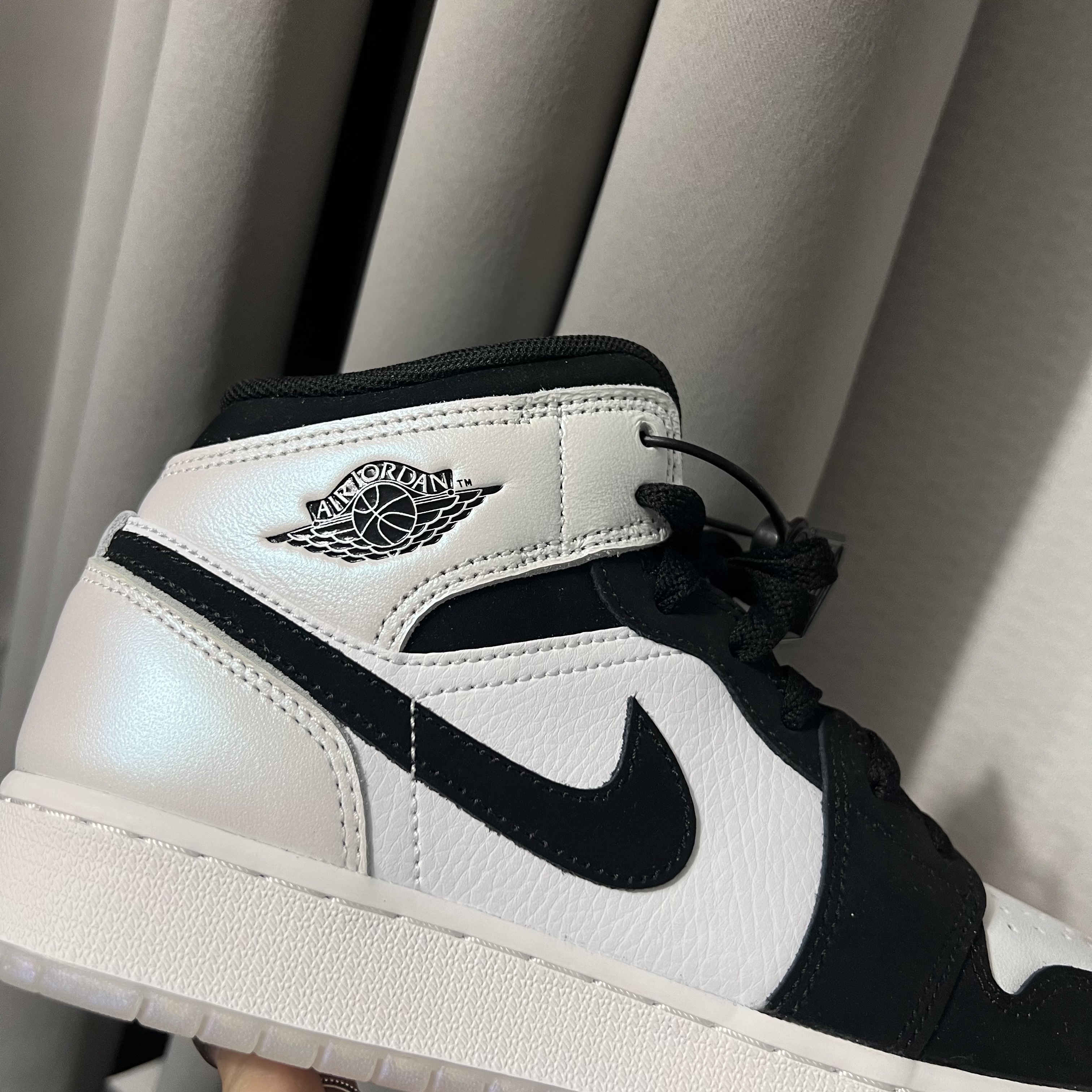 Jordan 1 Mid SE Diamond, (GS) Jordan 1 Mid SE Diamond 착용 스타일 - 3