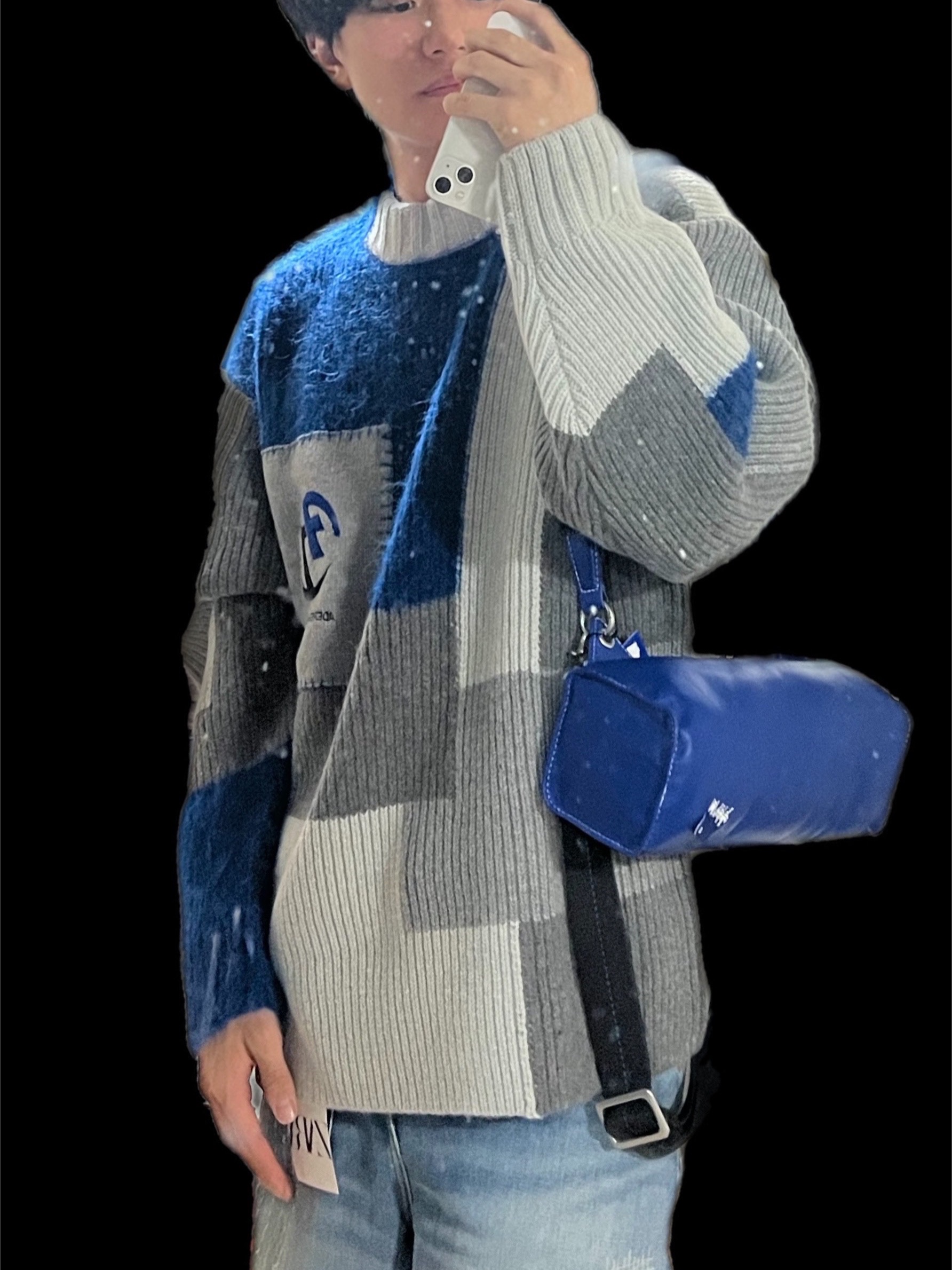 Zara x Ader Error Patchwork Oversize Knit Sweater Multicolor, Ader Error x Zara Leather Shoulder Bag Blue 착용 스타일