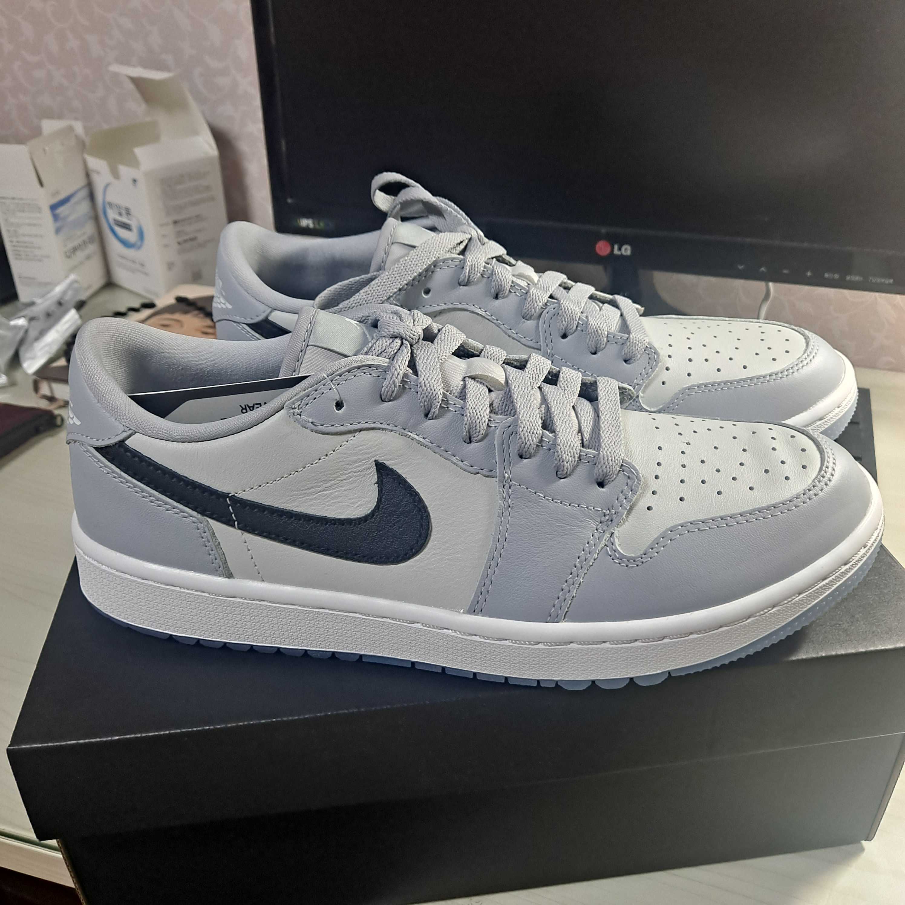 Jordan 1 Low Golf Wolf Grey 착용 스타일 - 3