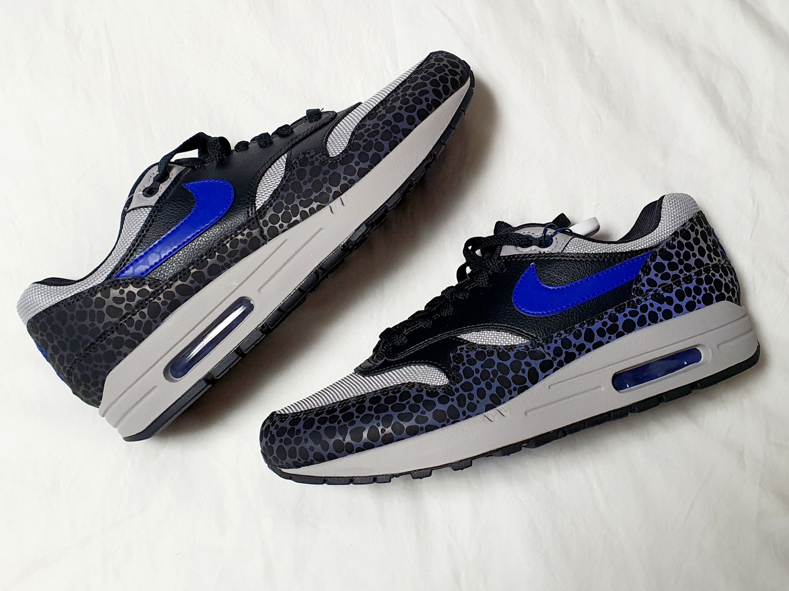 Nike Air Max 1 SE Reflective Off Noir Hyper Blue 착용 스타일 - 2