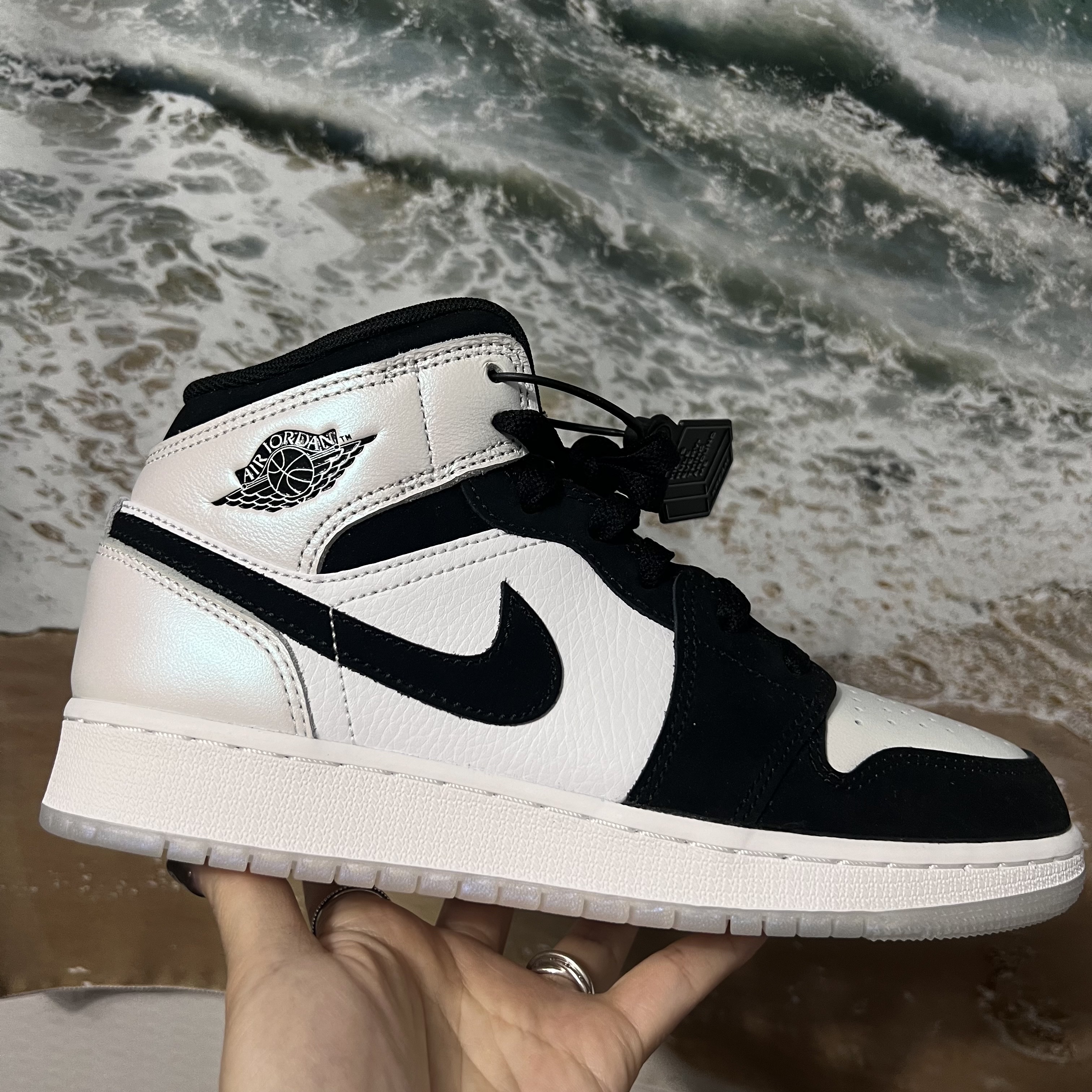 Jordan 1 Mid SE Diamond, (GS) Jordan 1 Mid SE Diamond 착용 스타일 - 1