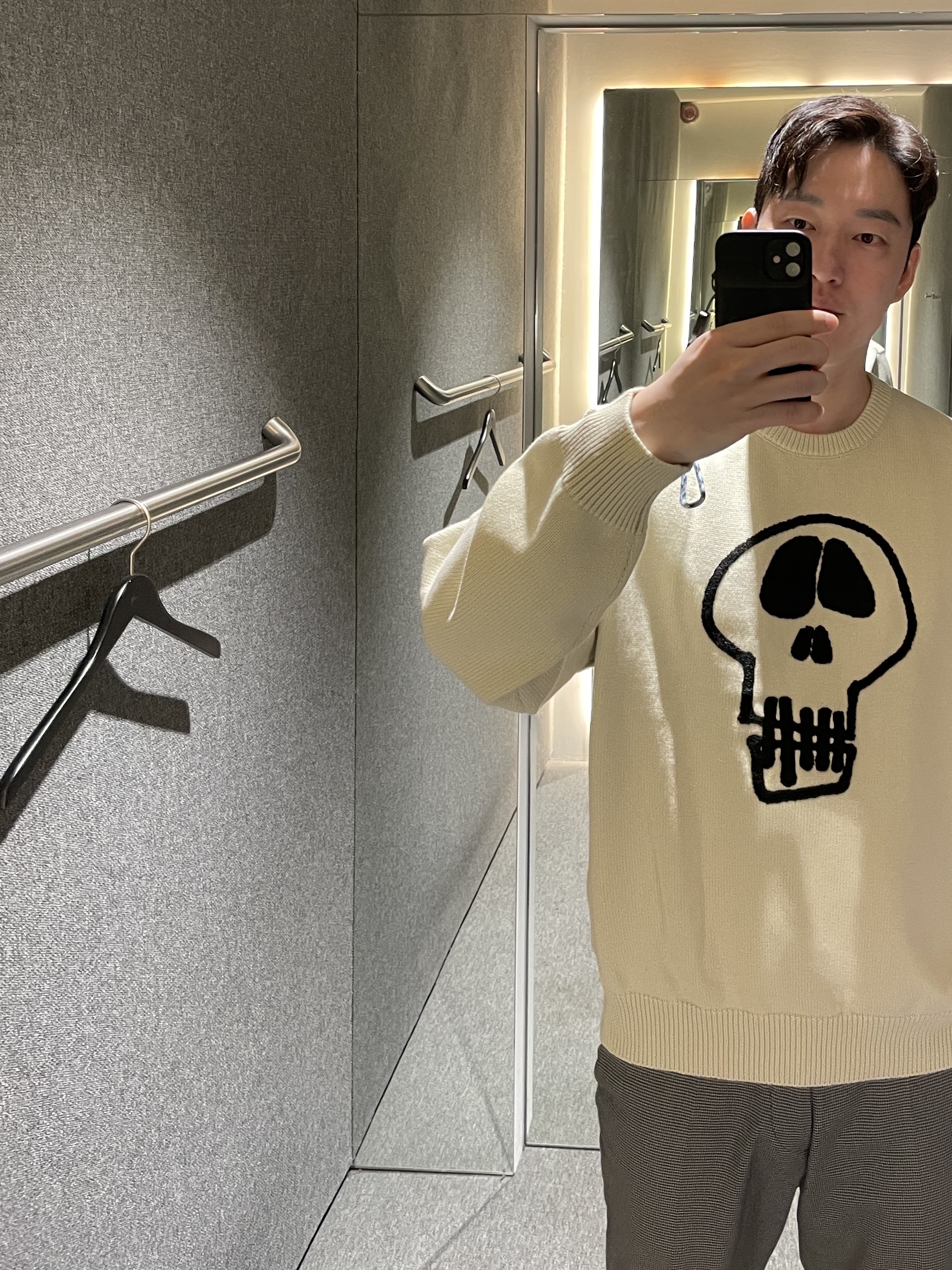 Stussy Skull Sweater Natural 착용 스타일