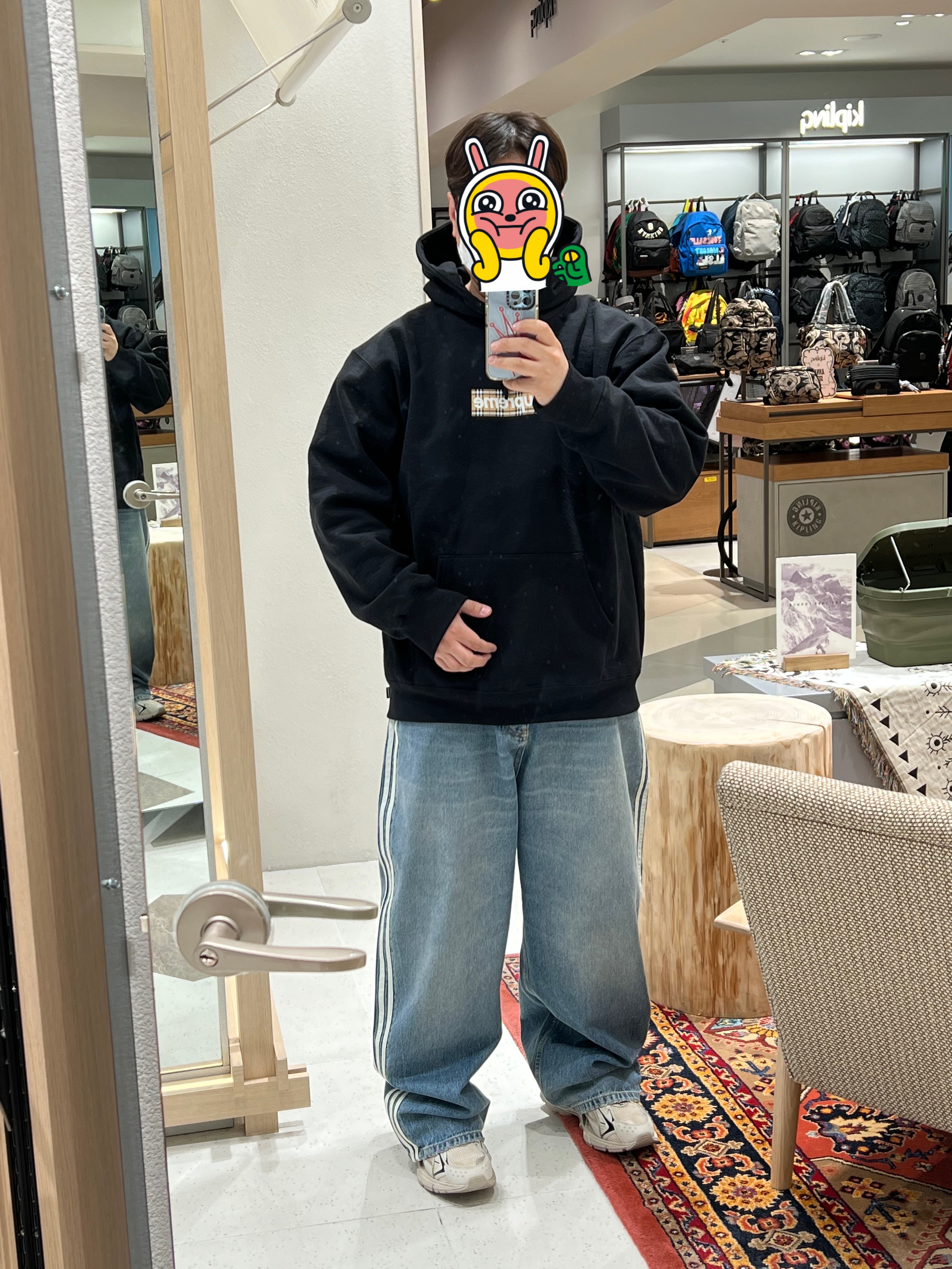 Supreme x Burberry Box Logo Hooded Sweatshirt Black - 22SS, Balenciaga x Adidas Large Baggy Trousers Blue 착용 스타일 - 1