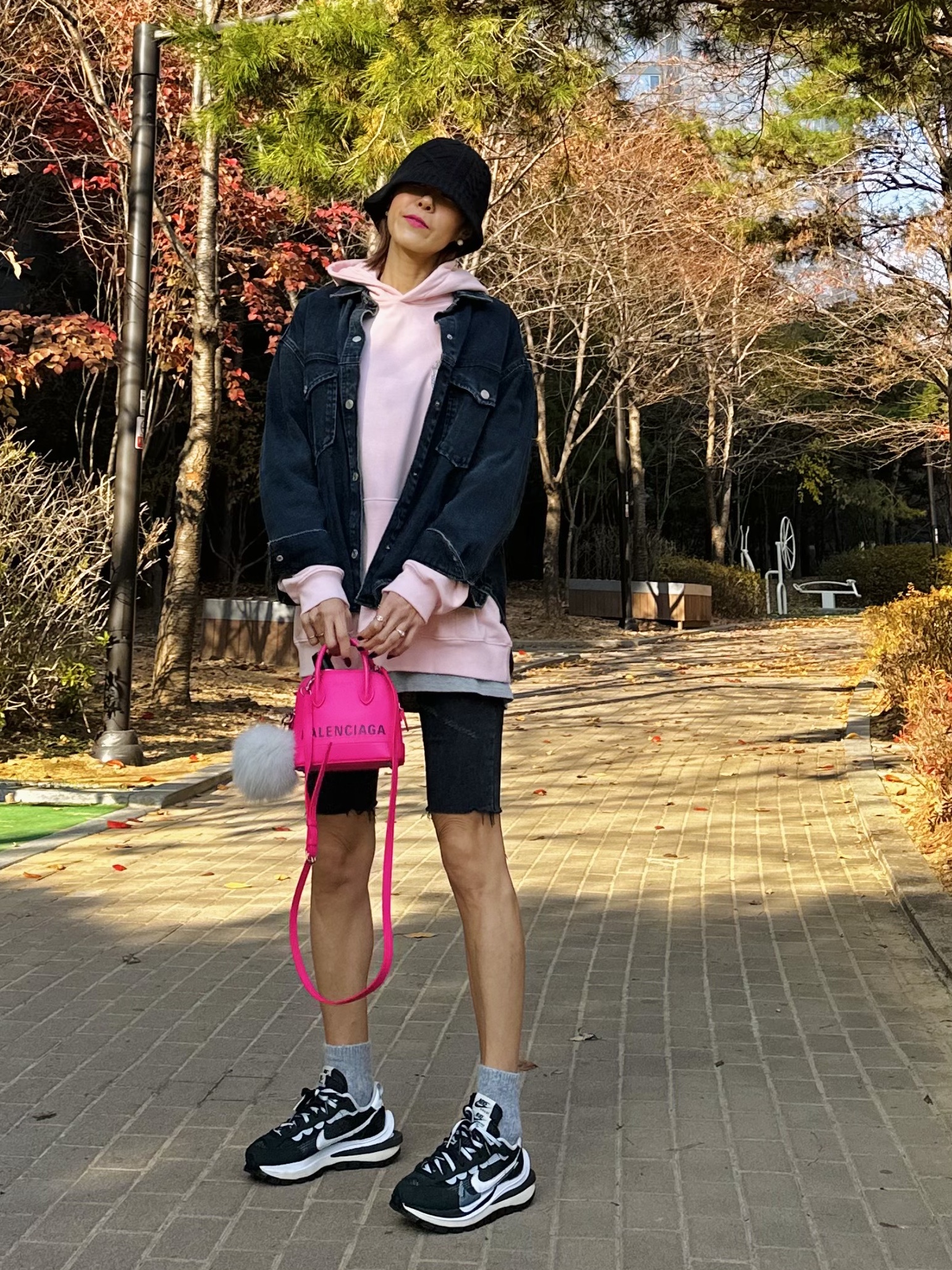 Nike x Sacai VaporWaffle Black White 착용 스타일 - 1