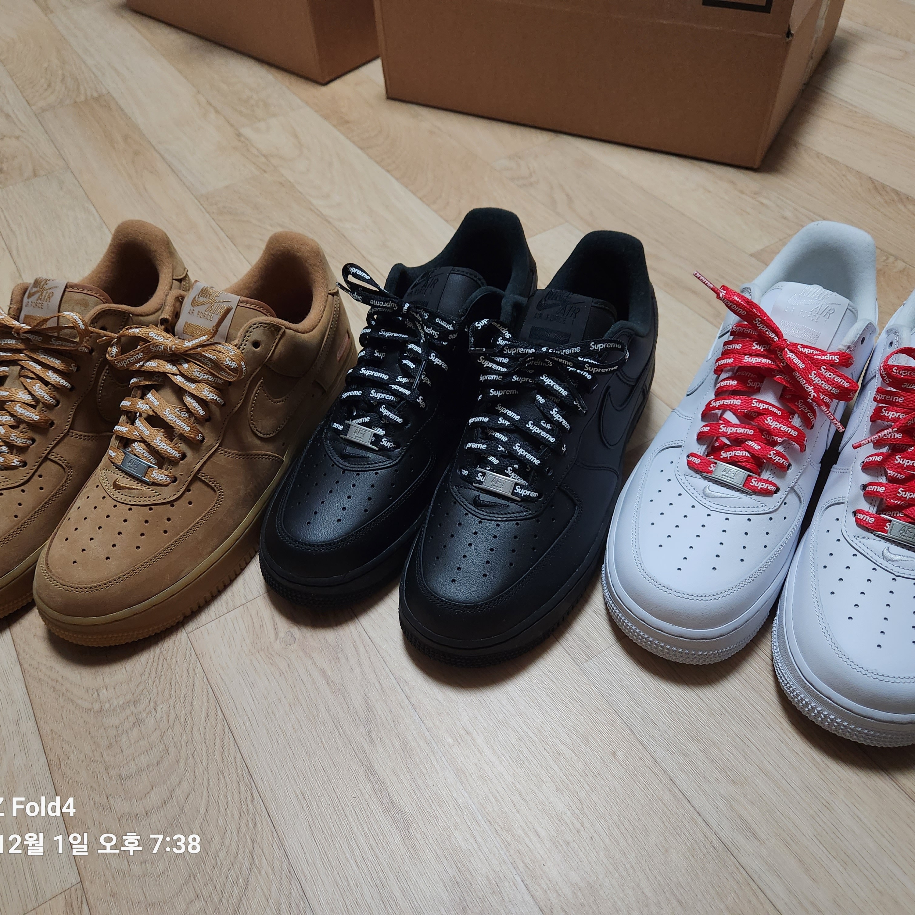 Nike x Supreme Air Force 1 Low Flax, Nike x Supreme Air Force 1 Low White 착용 스타일 - 1