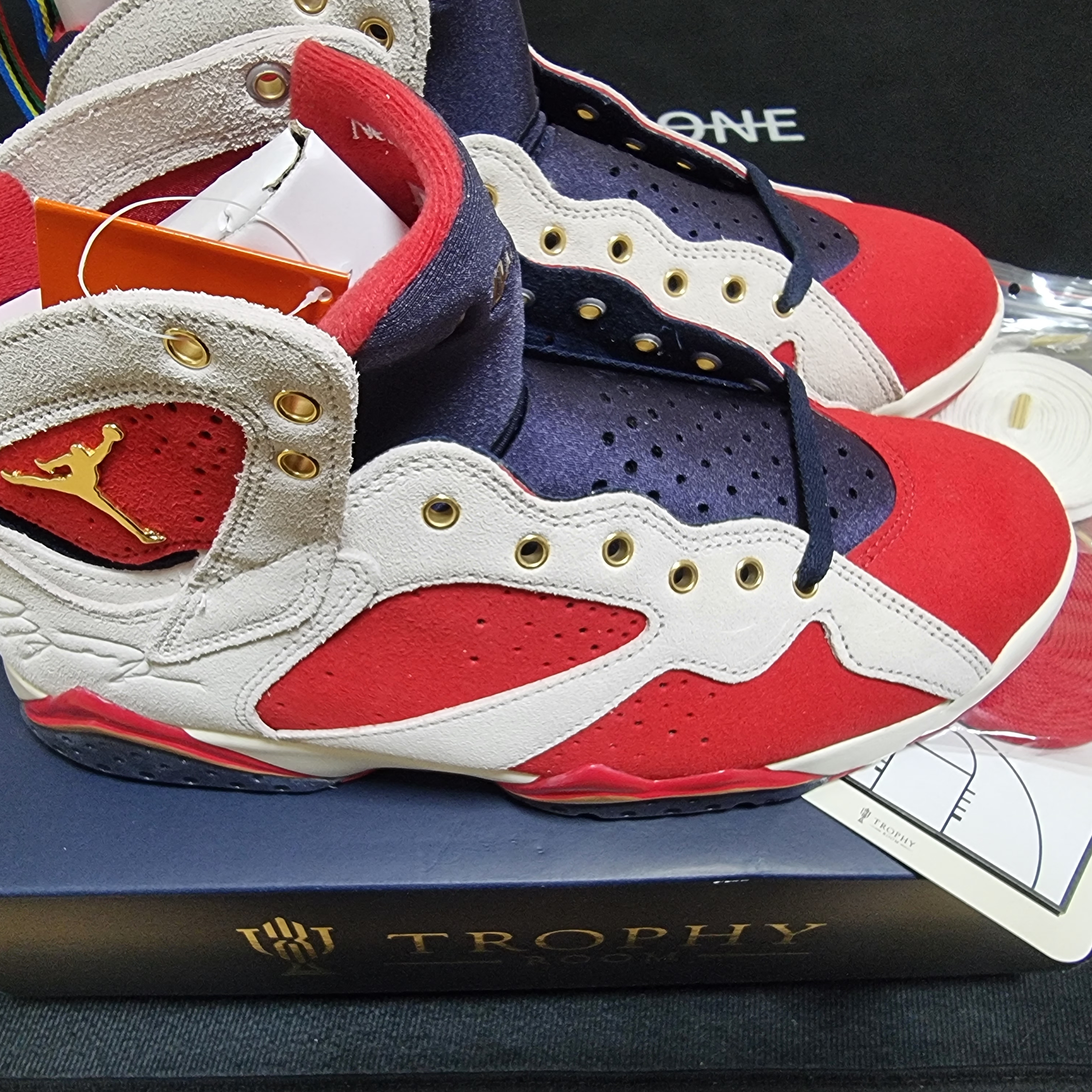 Jordan 7 x Trophy Room Retro SP True Red and Obsidian 착용 스타일