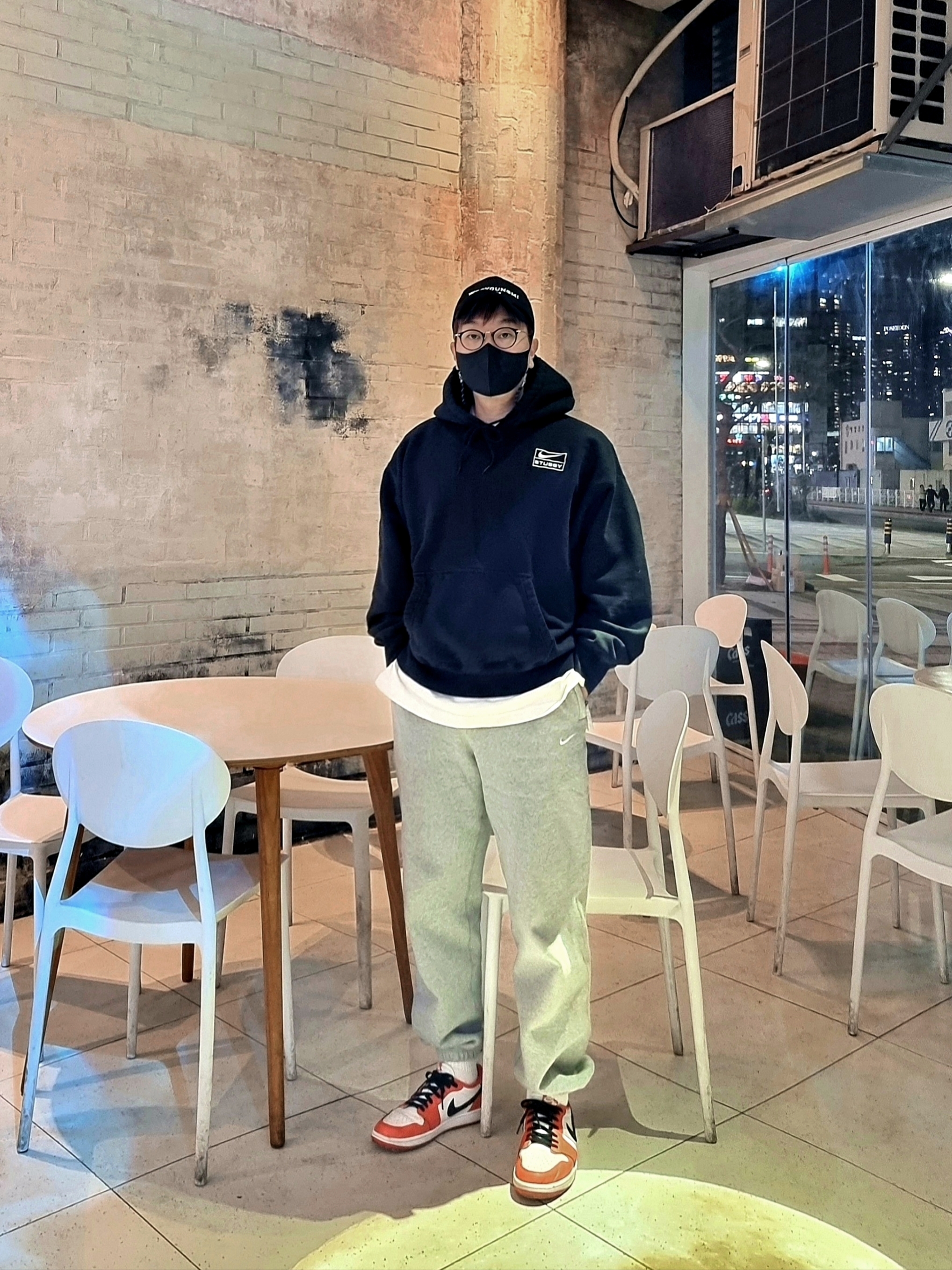 Nike x Stussy NRG RA Washed Pullover Hoodie Black (DN4028-010), Jordan 1 Low OG Starfish 착용 스타일 - 2