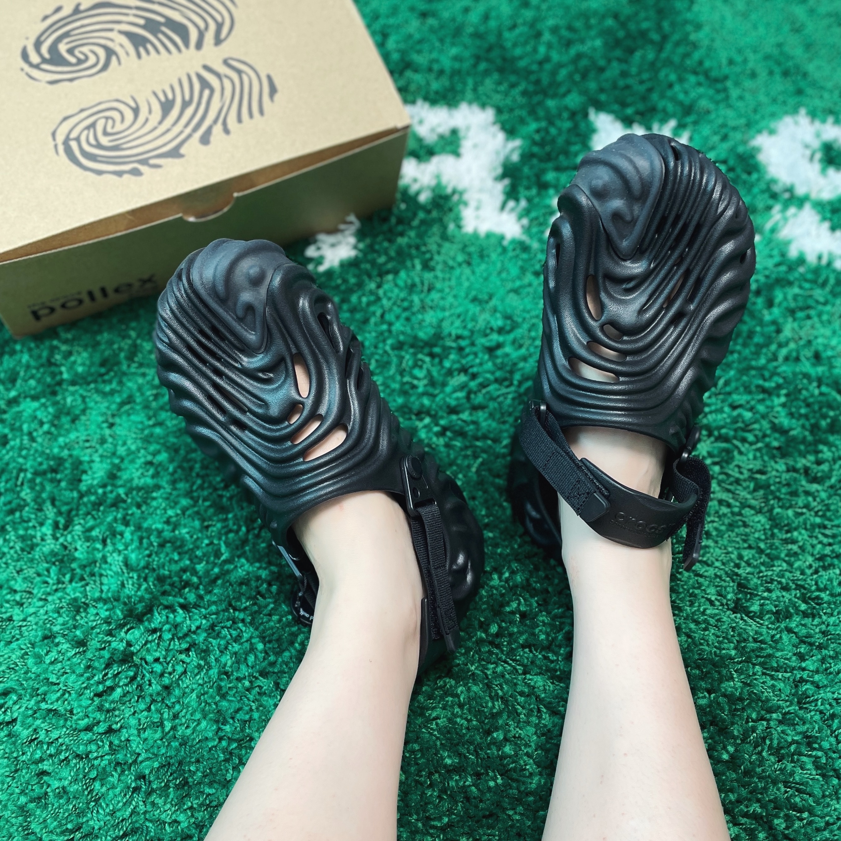 Crocs x Salehe Bembury Pollex Clog Sasquatch 착용 스타일