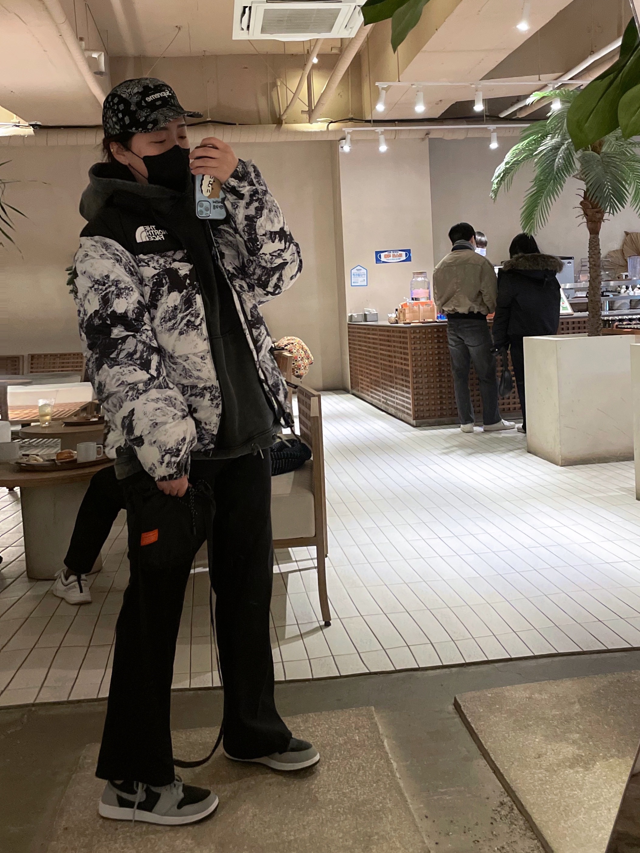 Supreme Bandana Camp Cap Black - 21SS, The North Face 1996 Novelty Nuptse Jacket Nutral Gray 착용 스타일