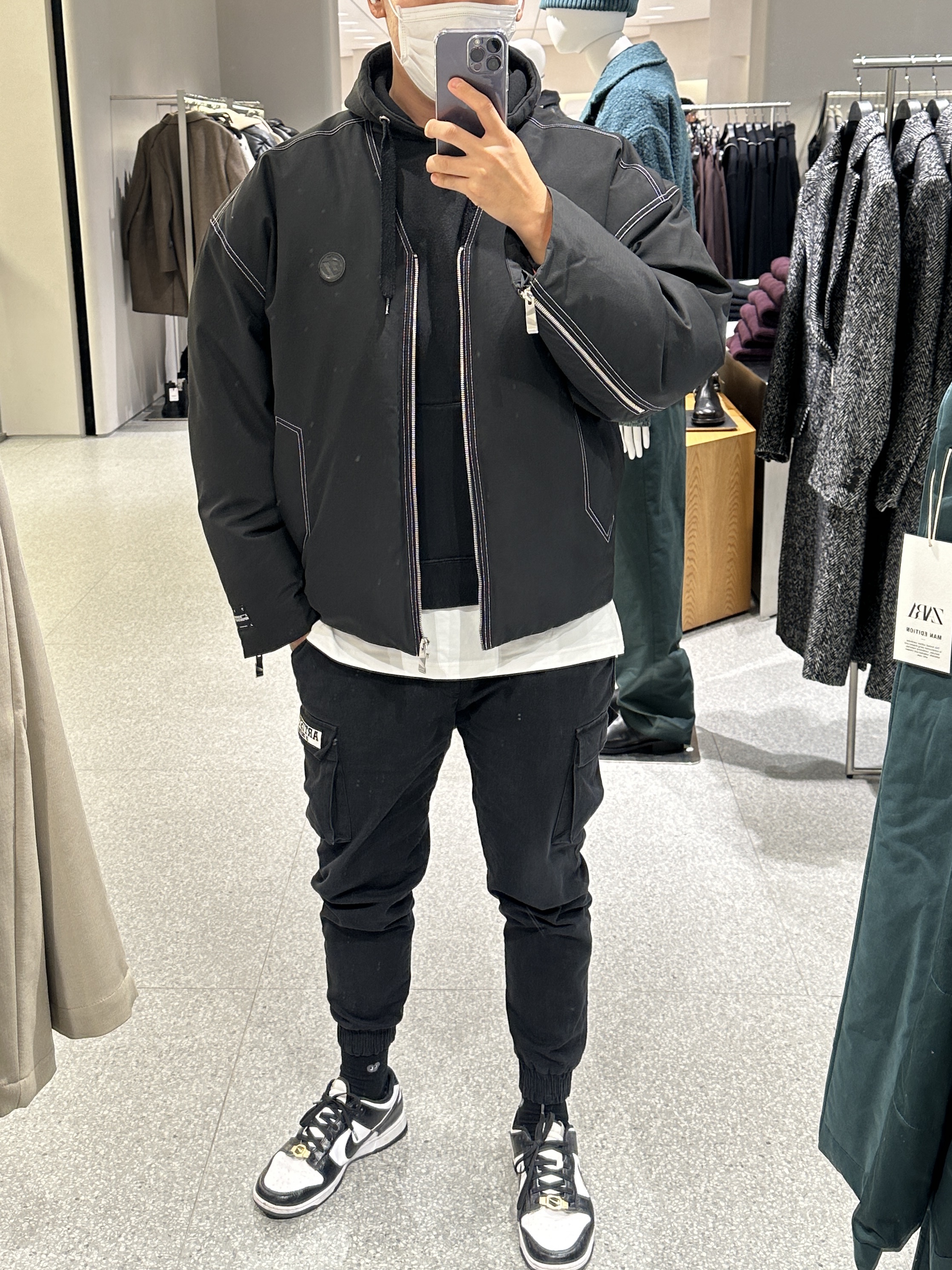 Zara x Ader Error Oversize Bomber Jacket Black 착용 스타일
