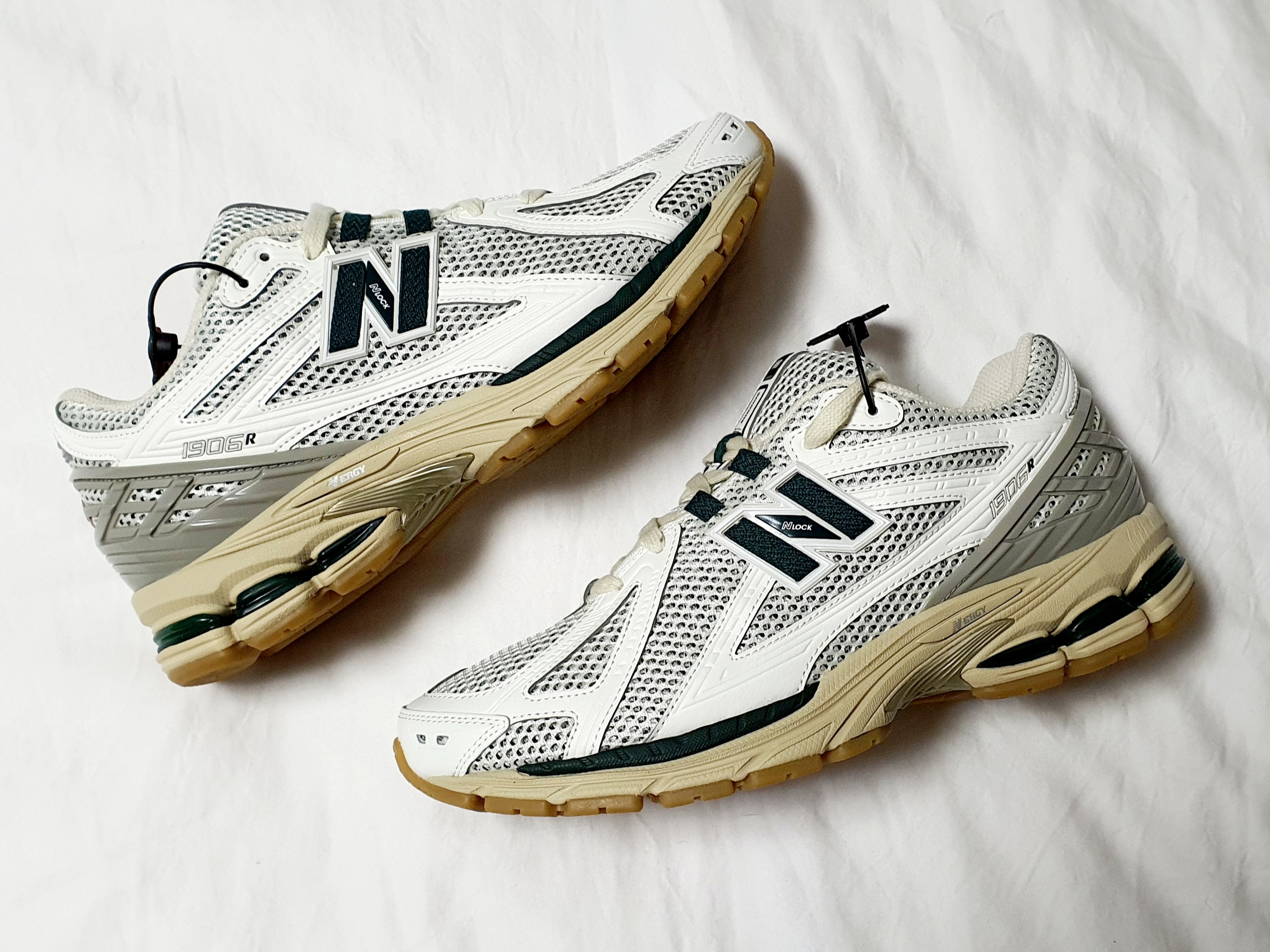 New Balance 1906R Silver Green 착용 스타일 - 2
