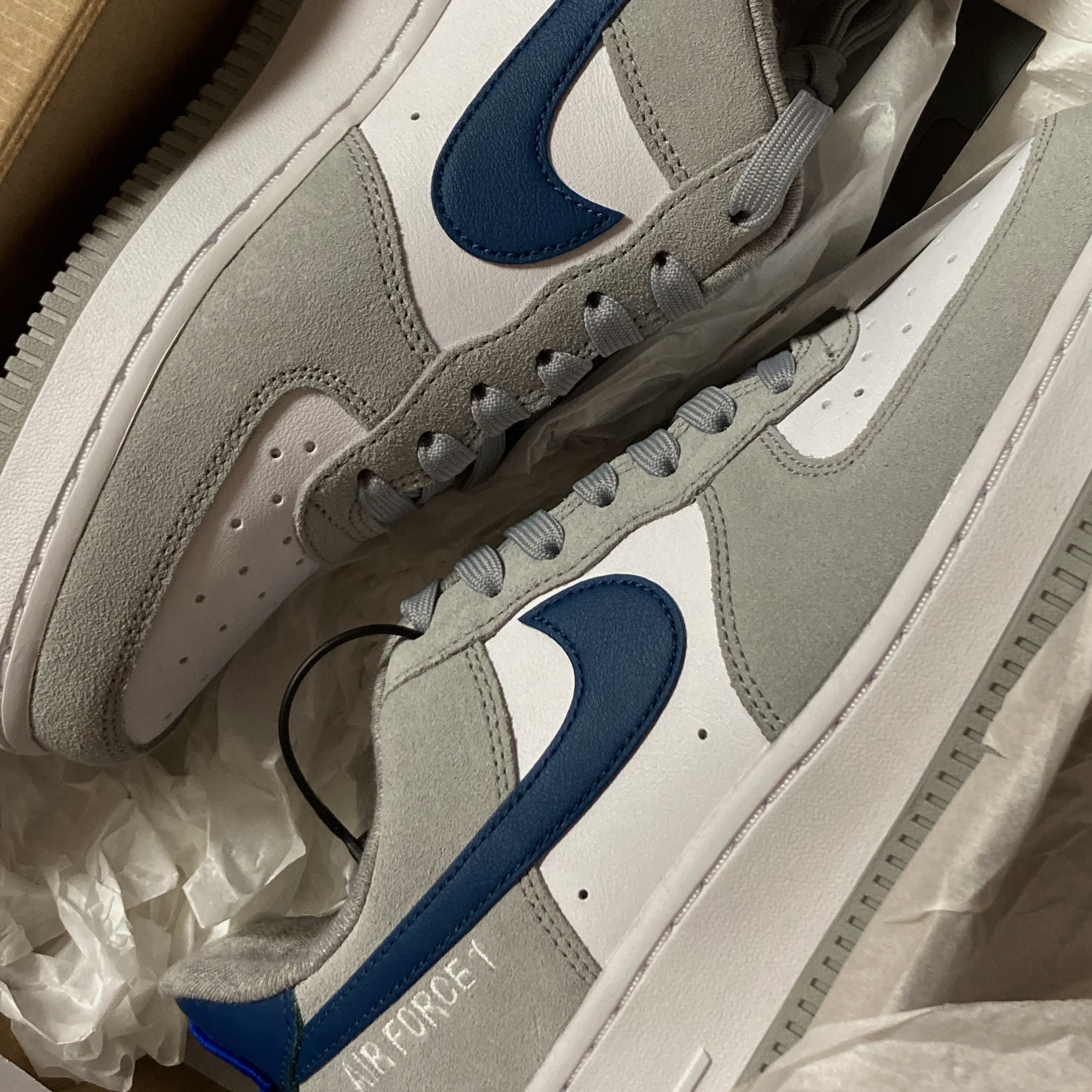 Nike Air Force 1 '07 LV8 Athletic Club Light Smoke Grey Marina 착용 스타일