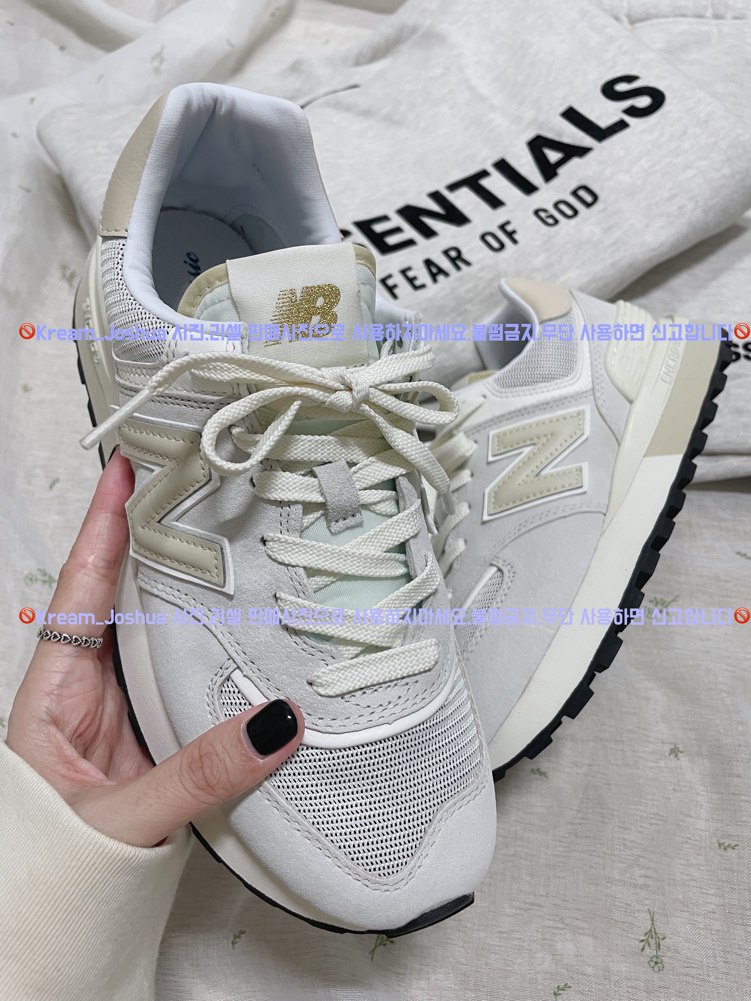 Essentials The Core Collection Crewneck Sweatshirt Light Oatmeal, (Kids) Essentials The Core Collection Sweatshorts Light Oatmeal 착용 스타일 - 5
